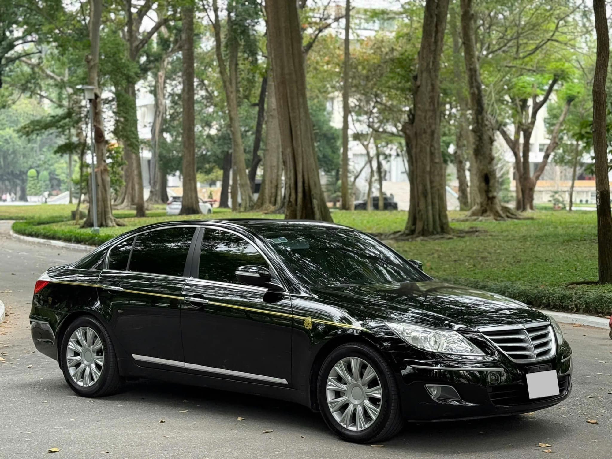 Hyundai Genesis 2010 rao bán chỉ gần 600 triệu đồng nhưng vẫn đắt hơn E-Class hoặc 5-Series cùng đời- Ảnh 2.