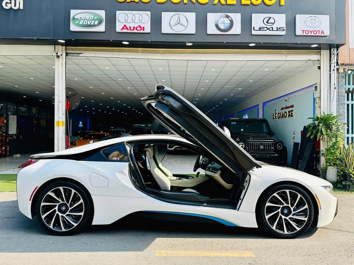 BMW i8 rao bán hơn 2 tỷ đồng, người bán chia sẻ: 'Quá khủng khiếp', mất giá 60% so với mua mới- Ảnh 3.