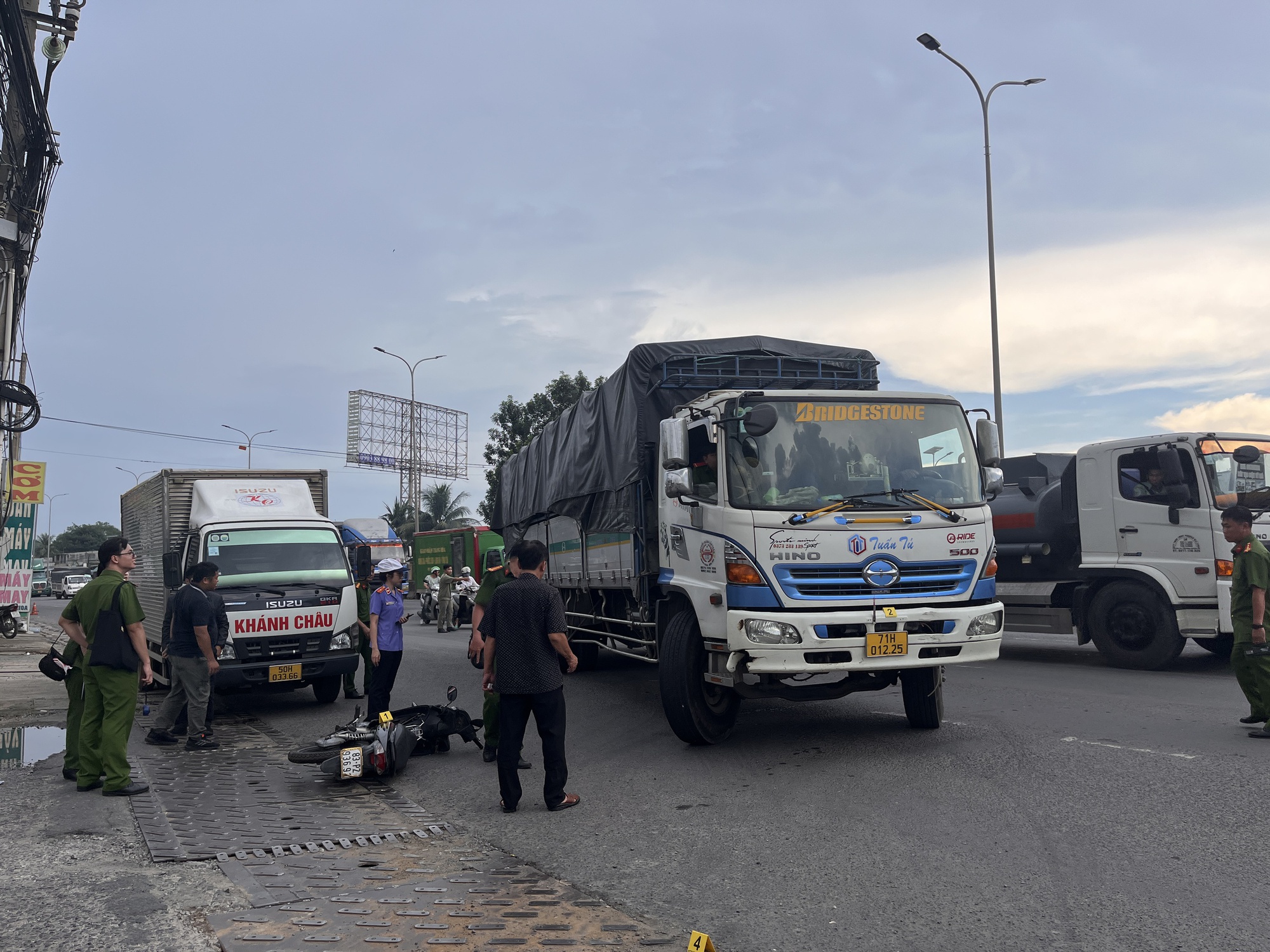 Kết luận vụ xe tải cán qua người đi xe máy ở Đồng Nai: Tài xế không thấy nạn nhân dưới gầm xe!- Ảnh 1. Kết luận vụ xe tải cán qua người đi xe máy ở Đồng Nai: Tài xế không thấy nạn nhân dưới gầm xe!- Ảnh 1.