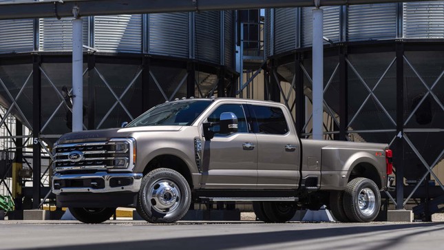 Hàng loạt xe bán tải Ford bị trộm đèn hậu- Ảnh 2. Hàng loạt xe bán tải Ford bị trộm đèn hậu- Ảnh 2.