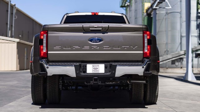 Hàng loạt xe bán tải Ford bị trộm đèn hậu- Ảnh 1. Hàng loạt xe bán tải Ford bị trộm đèn hậu- Ảnh 1.