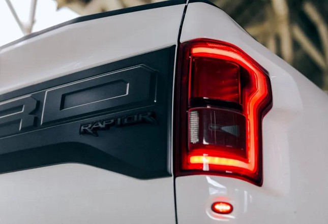 Hàng loạt xe bán tải Ford bị trộm đèn hậu- Ảnh 3. Hàng loạt xe bán tải Ford bị trộm đèn hậu- Ảnh 3.
