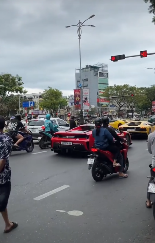 Mang dàn siêu trị giá hàng trăm tỷ vượt đèn đỏ tại Đà Nẵng, bà trùm ngành mỹ phẩm nhận lỗi: ‘Là sơ suất trong quá trình di chuyển, đã hoàn tất thủ tục xử phạt’- Ảnh 2.