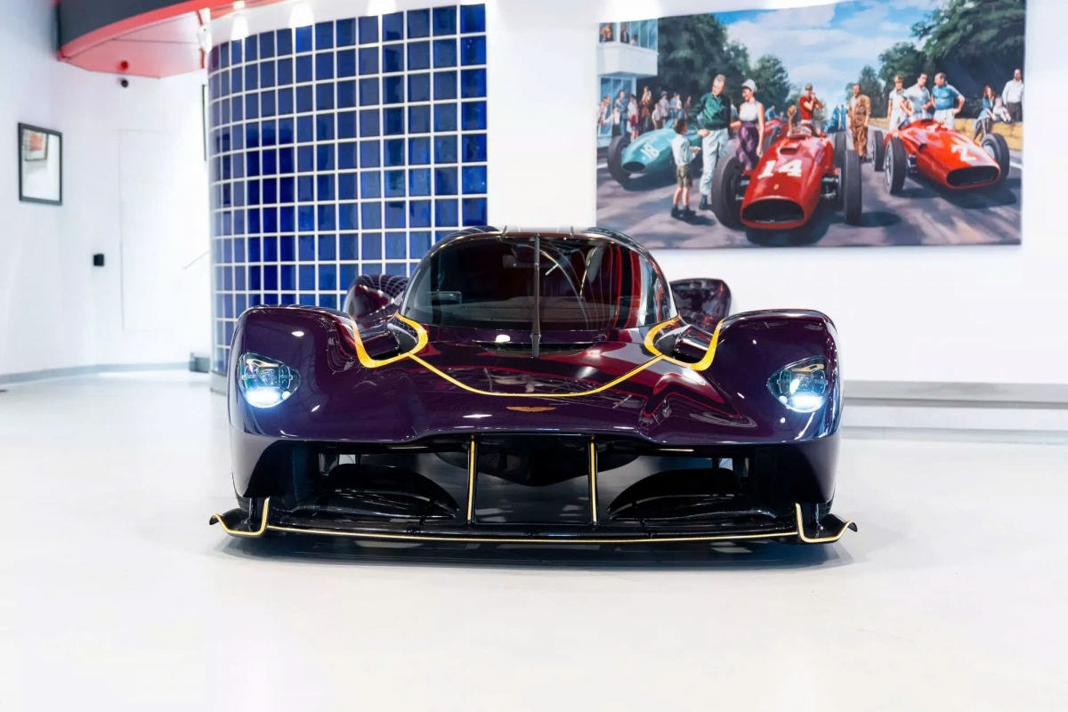 Chiêm ngưỡng Aston Martin Valkyrie giá 16 tỷ đồng với lớp phủ vàng 24K- Ảnh 4.