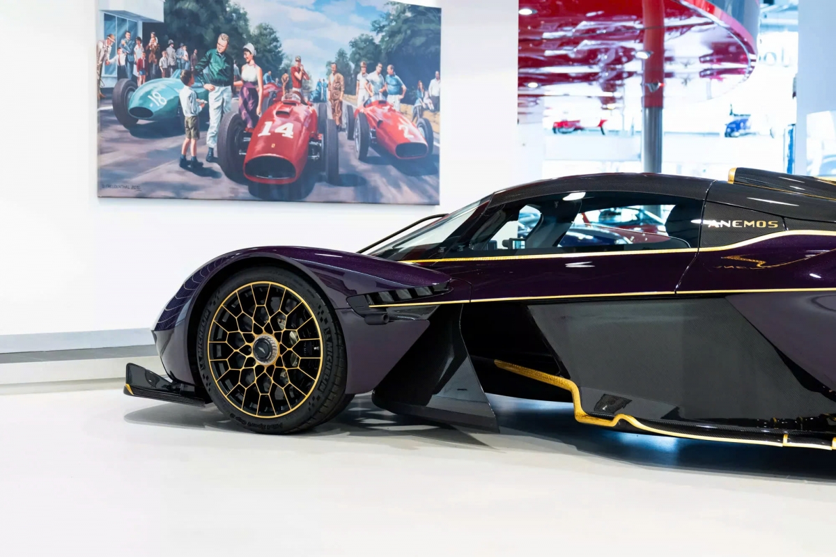 Chiêm ngưỡng Aston Martin Valkyrie giá 16 tỷ đồng với lớp phủ vàng 24K- Ảnh 13.