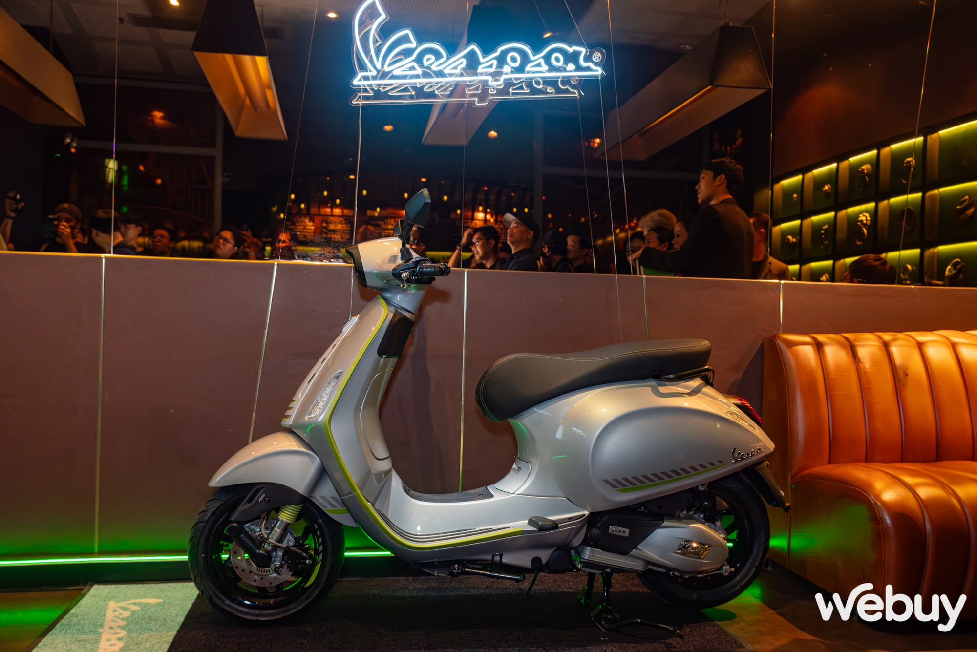 Đây là Vespa Sprint Tech: Thiết kế kinh điển của người Ý hướng tới giới trẻ Việt, có tính năng công nghệ giúp "khoe" xe tinh tế- Ảnh 25. Đây là Vespa Sprint Tech: Thiết kế kinh điển của người Ý hướng tới giới trẻ Việt, có tính năng công nghệ giúp "khoe" xe tinh tế- Ảnh 25.