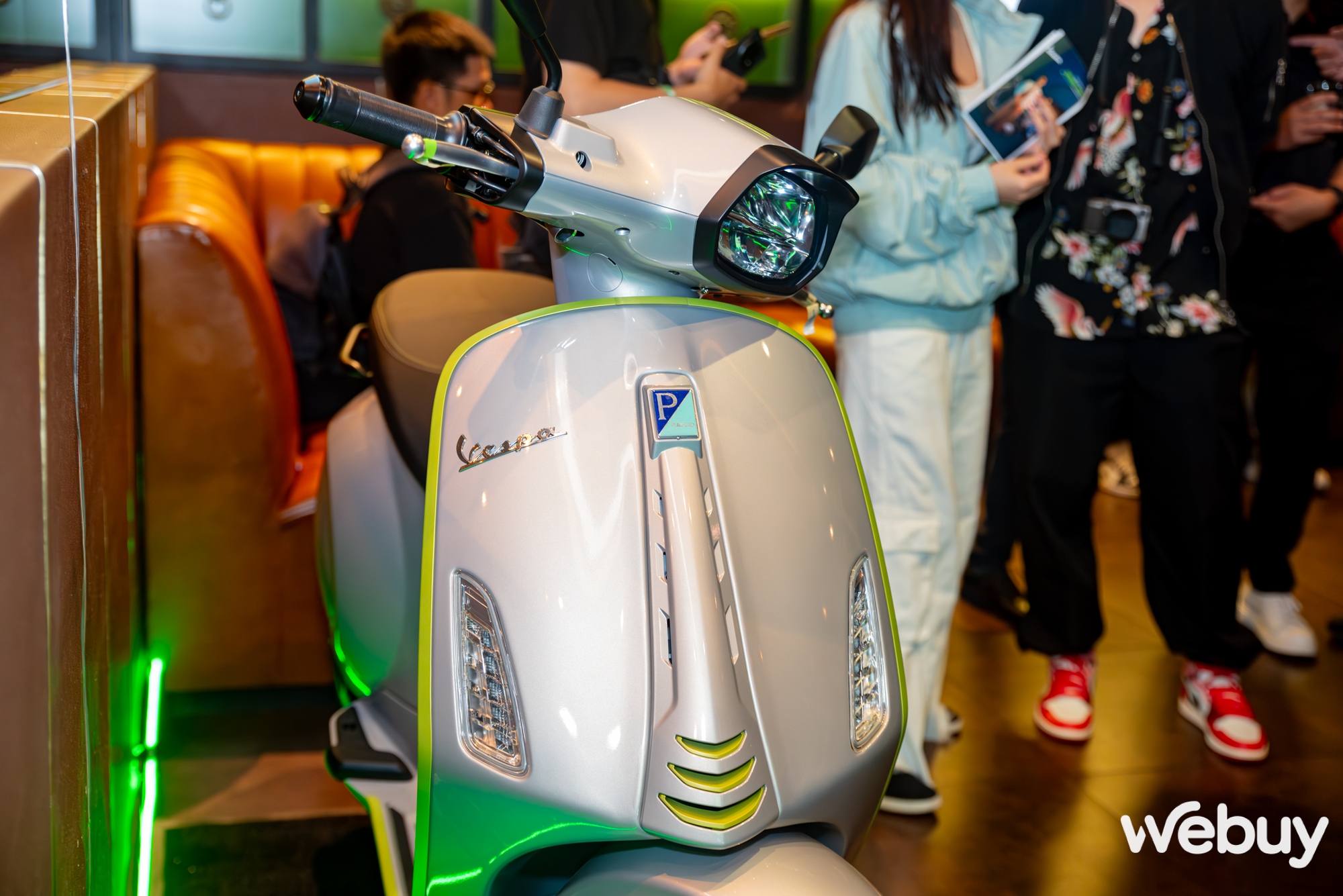 Đây là Vespa Sprint Tech: Thiết kế kinh điển của người Ý hướng tới giới trẻ Việt, có tính năng công nghệ giúp "khoe" xe tinh tế- Ảnh 5. Đây là Vespa Sprint Tech: Thiết kế kinh điển của người Ý hướng tới giới trẻ Việt, có tính năng công nghệ giúp "khoe" xe tinh tế- Ảnh 5.