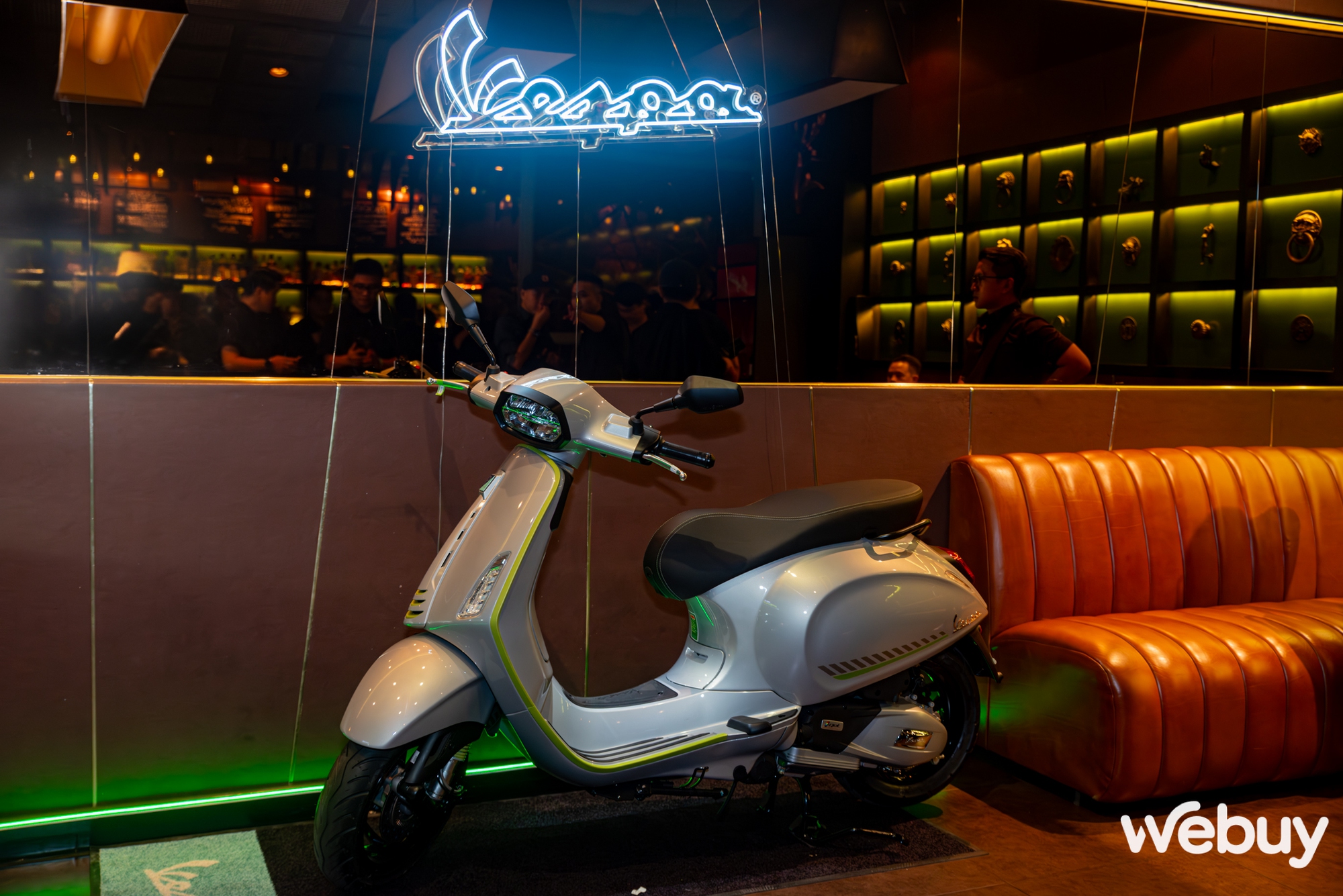 Đây là Vespa Sprint Tech: Thiết kế kinh điển của người Ý hướng tới giới trẻ Việt, có tính năng công nghệ giúp "khoe" xe tinh tế- Ảnh 3. Đây là Vespa Sprint Tech: Thiết kế kinh điển của người Ý hướng tới giới trẻ Việt, có tính năng công nghệ giúp "khoe" xe tinh tế- Ảnh 3.
