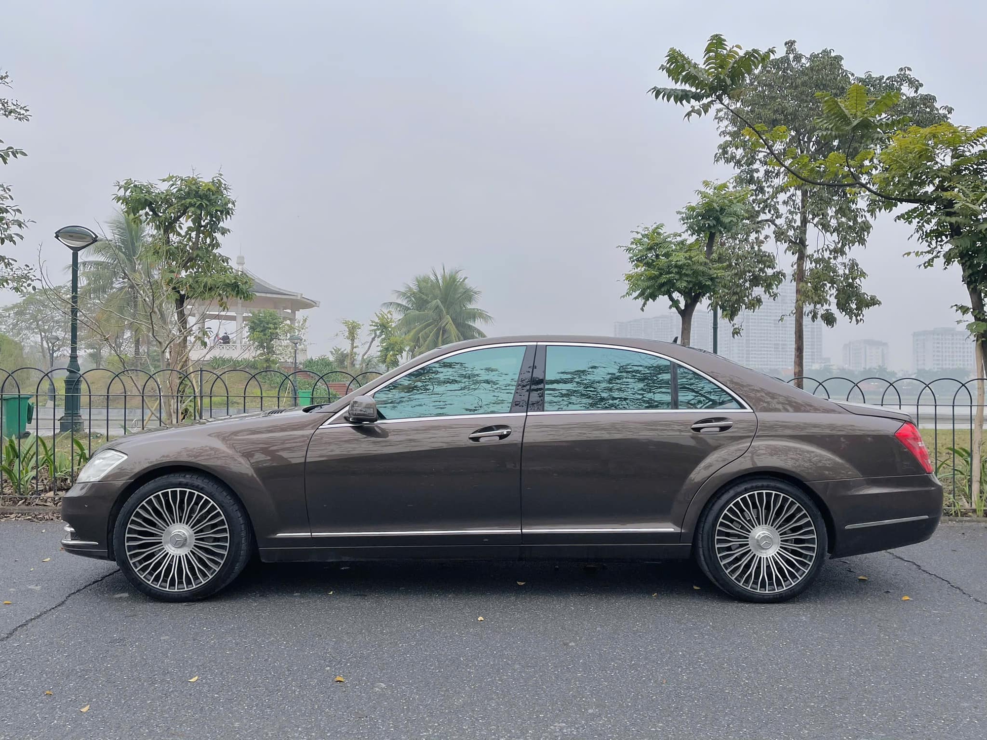 Mercedes-Benz S 500 hơn 14 năm rao bán giá 500 triệu: Xe chạy 100.000km, người bán cam kết 'tặng xe' nếu tua odo- Ảnh 5.