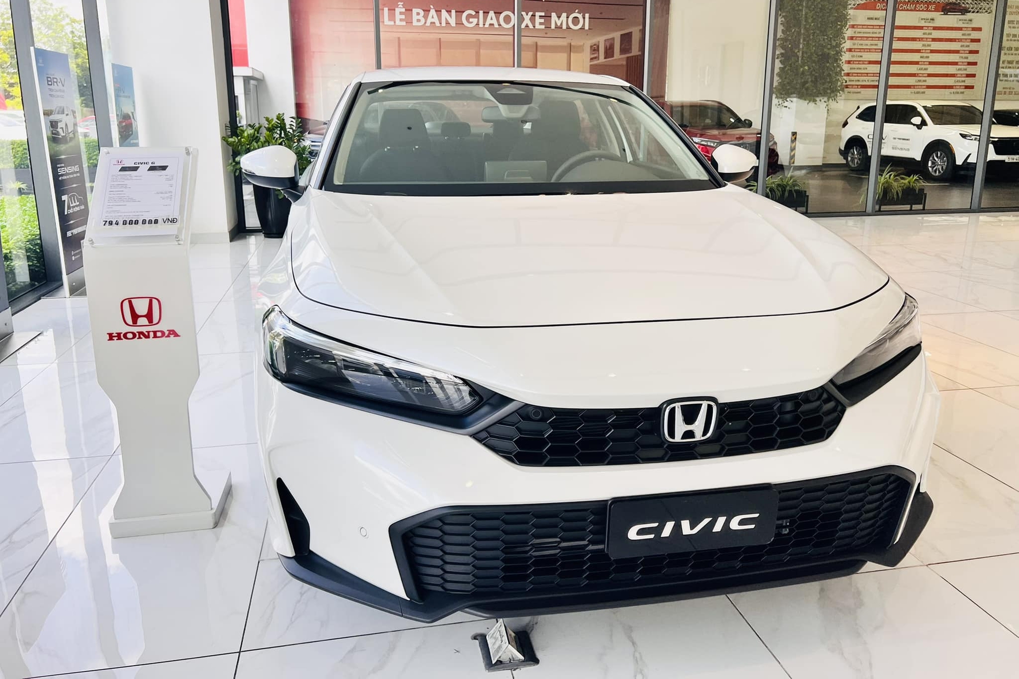 Honda Civic đẩy hàng, giá còn từ 749 triệu đồng, vẫn đắt hơn Mazda3 bản cao nhất; khuyến mãi khủng nhưng khách hàng phải thỏa mãn một điều- Ảnh 4.