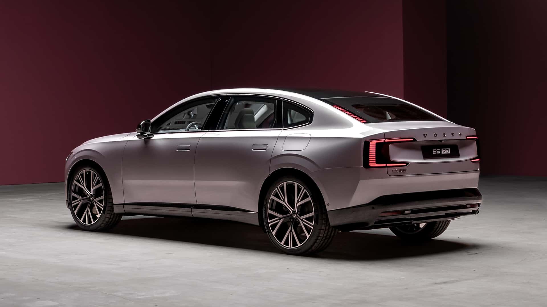 Volvo ES90 ra mắt: 'Sedan gầm cao', chạy 700km/sạc, có thứ mạnh nhất từ trước tới nay- Ảnh 3.