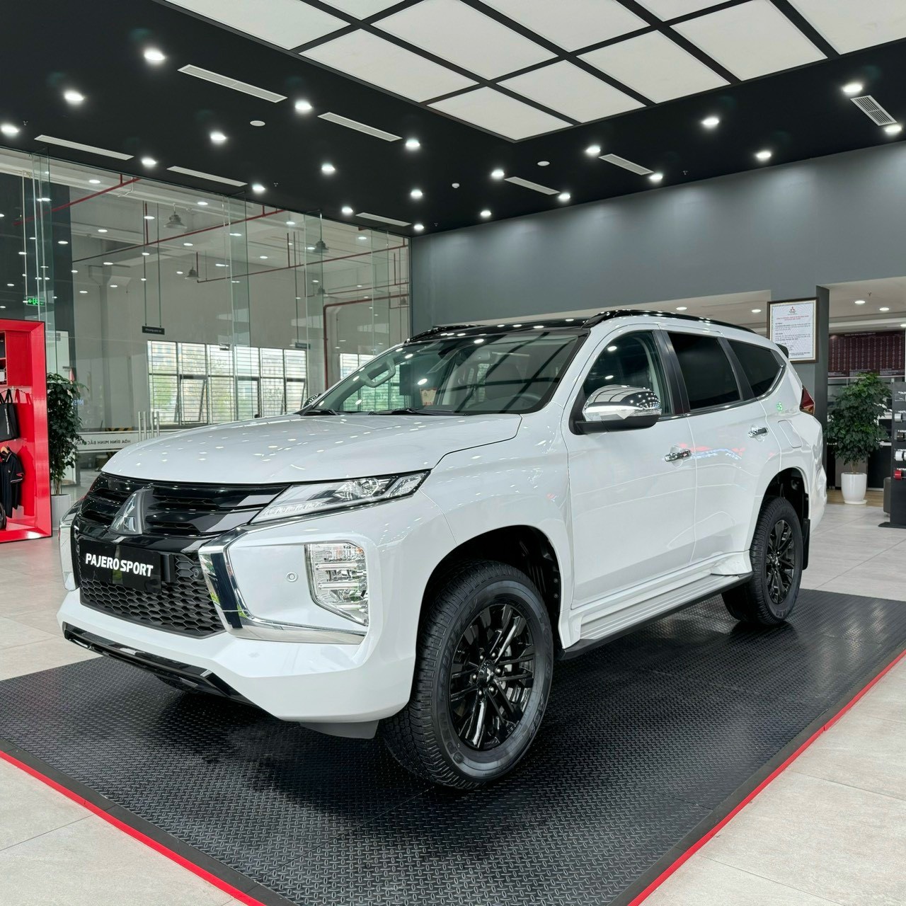 Mitsubishi Pajero Sport giảm tới 285 triệu tại đại lý, SUV hạng D giá khởi điểm thực tế ngang Kia Sportage- Ảnh 4.