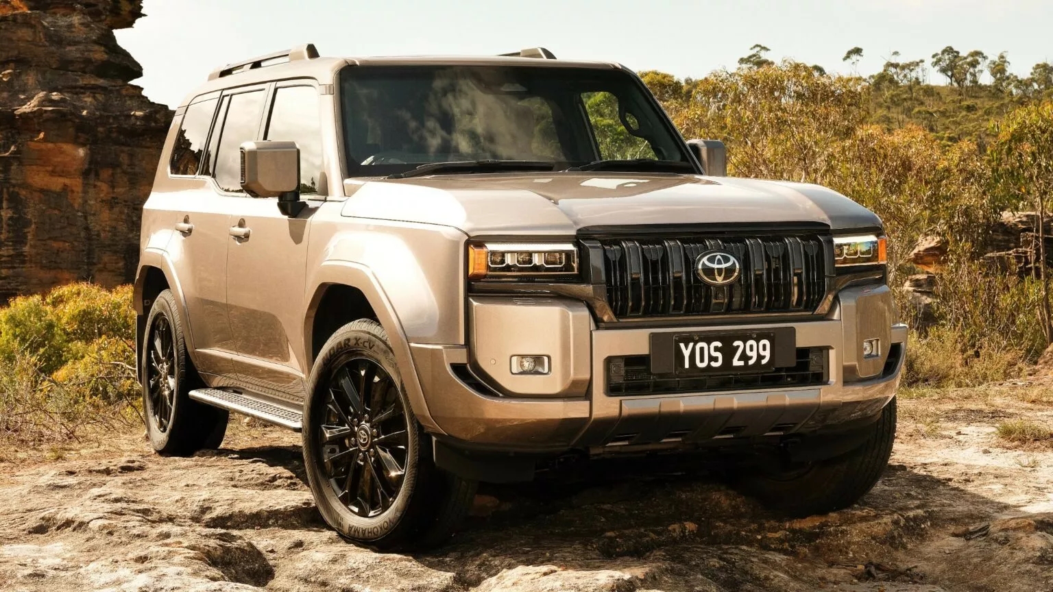 Sếp Ford 'đá xéo' Toyota Land Cruiser Prado, chê cốp không bằng Everest, Ranger thêm pin vẫn 'chất' như cũ- Ảnh 5.