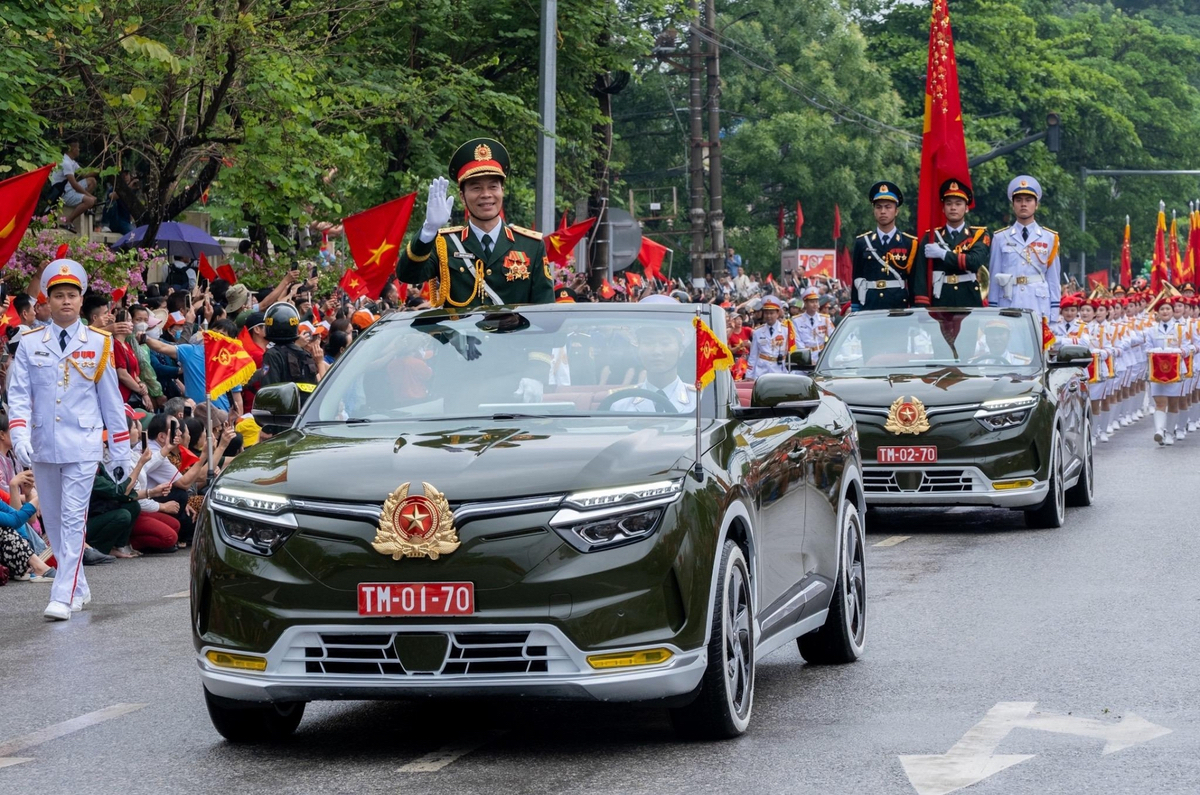 'VinFast VF 9 mui trần lần' đầu lộ diện: Mặt trước có điểm mới lạ, màu sơn hé lộ mục đích sử dụng đặc biệt- Ảnh 5.