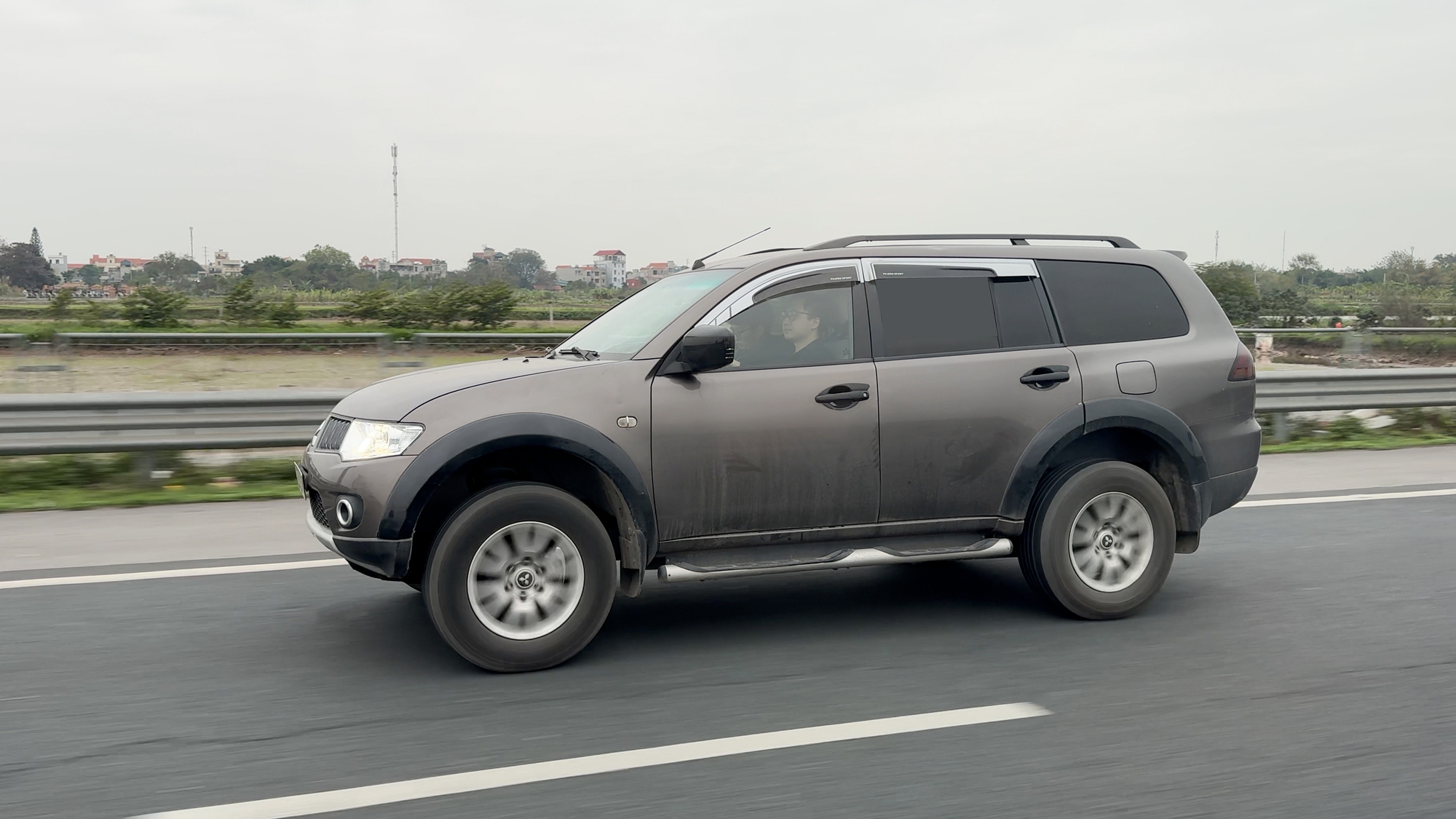 Chạy 300km bằng Mitsubishi Triton 2025 vào Nghệ An để 'tra tấn': Leo dốc rồi thả phanh từ độ cao 8m và loạt bài ‘vắt sức’ bán tải Nhật Bản- Ảnh 1.