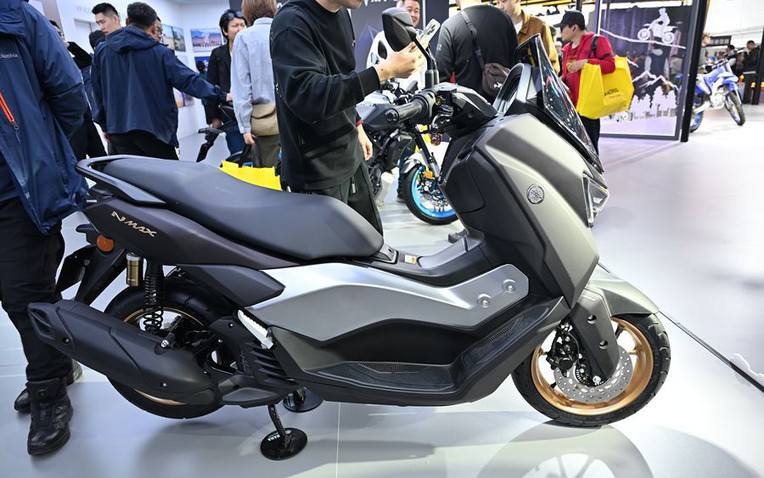 T&aacute;i xuất sau gần 10 năm vắng b&oacute;ng, Yamaha NMAX155 ch&iacute;nh thức được ra mắt, nhưng vẫn kh&oacute; c&oacute; cửa cạnh tranh tại thị trường Việt!- Ảnh 1.