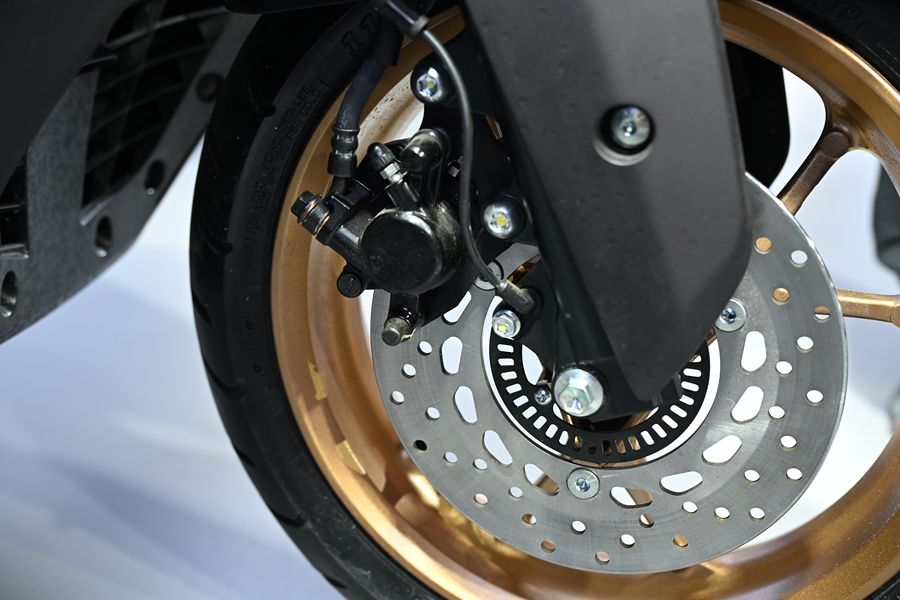 T&aacute;i xuất sau gần 10 năm vắng b&oacute;ng, Yamaha NMAX155 ch&iacute;nh thức được ra mắt, nhưng vẫn kh&oacute; c&oacute; cửa cạnh tranh tại thị trường Việt!- Ảnh 6.