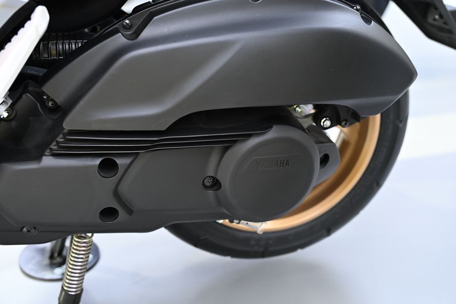 T&aacute;i xuất sau gần 10 năm vắng b&oacute;ng, Yamaha NMAX155 ch&iacute;nh thức được ra mắt, nhưng vẫn kh&oacute; c&oacute; cửa cạnh tranh tại thị trường Việt!- Ảnh 7.