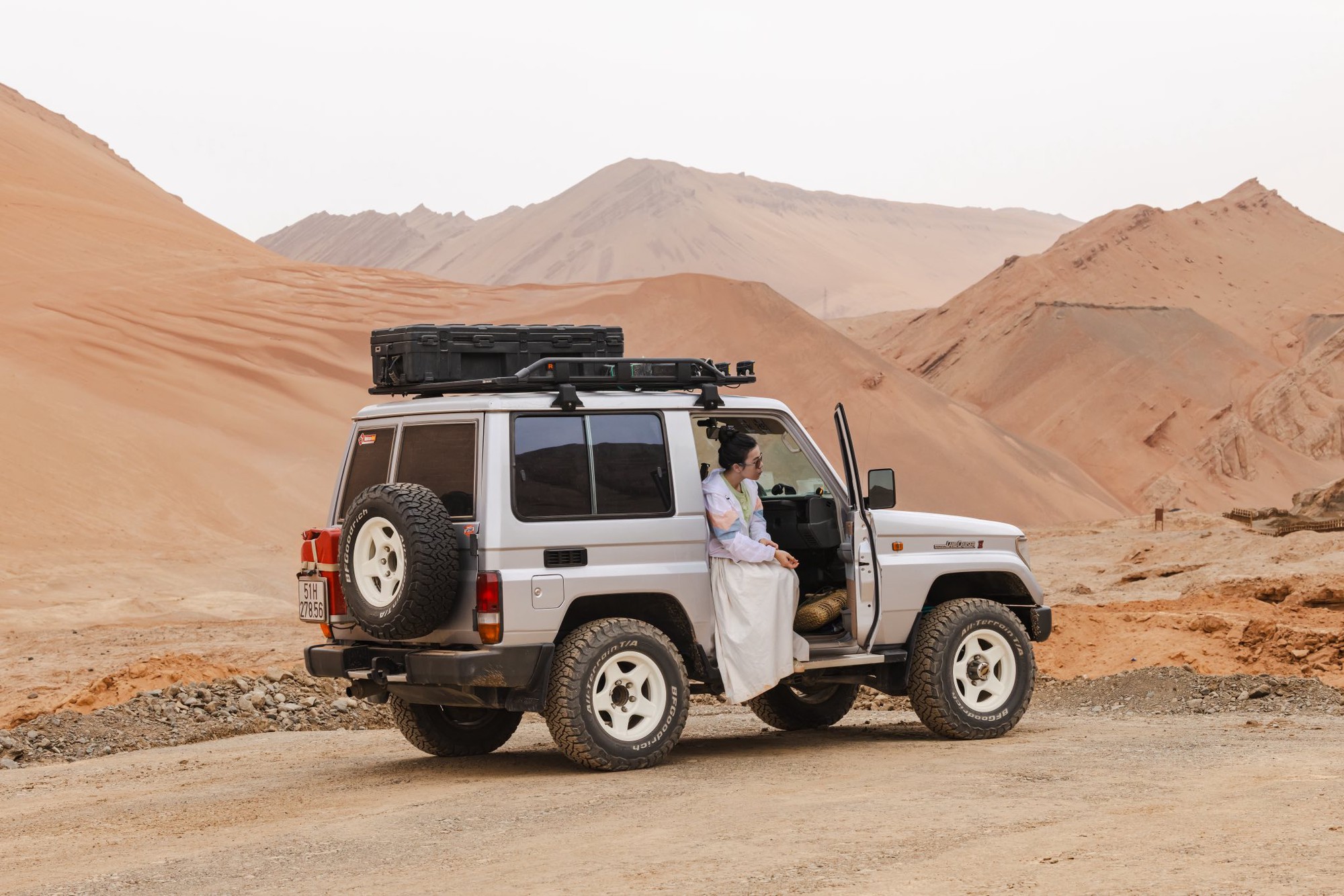 Phượt Trung Quốc bằng Land Cruiser 34 năm, nam 9x chia sẻ: 'Không túi khí, không công nghệ, cảm giác lái bằng 0... nhưng niềm vui bắt đầu từ số 0'- Ảnh 4. Phượt Trung Quốc bằng Land Cruiser 34 năm, nam 9x chia sẻ: 'Không túi khí, không công nghệ, cảm giác lái bằng 0... nhưng niềm vui bắt đầu từ số 0'- Ảnh 4.