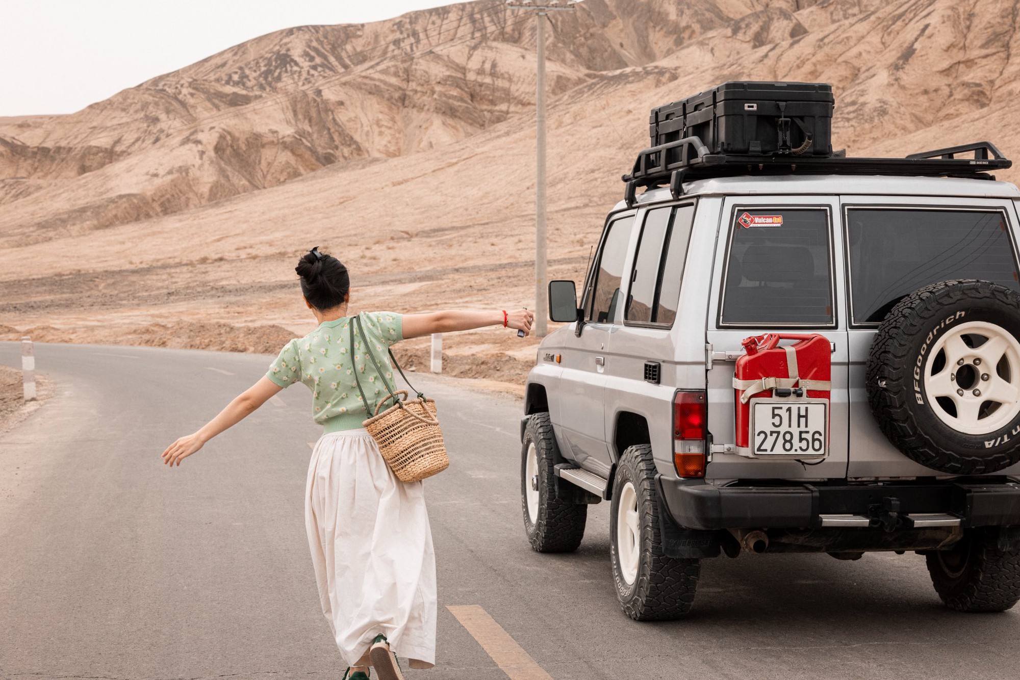 Phượt Trung Quốc bằng Land Cruiser 34 năm, nam 9x chia sẻ: 'Không túi khí, không công nghệ, cảm giác lái bằng 0... nhưng niềm vui bắt đầu từ số 0'- Ảnh 5. Phượt Trung Quốc bằng Land Cruiser 34 năm, nam 9x chia sẻ: 'Không túi khí, không công nghệ, cảm giác lái bằng 0... nhưng niềm vui bắt đầu từ số 0'- Ảnh 5.