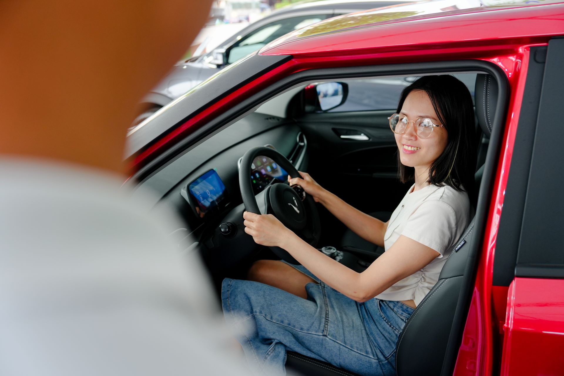 Người dân các tỉnh, thành phố thích thú với dàn xe điện Việt cực chất diễu hành khắp phố phường- Ảnh 7. Người dân các tỉnh, thành phố thích thú với dàn xe điện Việt cực chất diễu hành khắp phố phường- Ảnh 7.