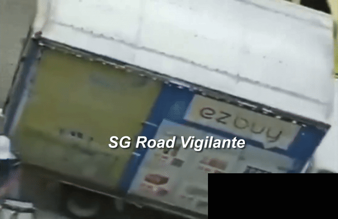 Tranh chấp với ô tô tải, 2 người dùng cơ thể để chặn xe, clip hiện trường khiến ai cũng hoang mang- Ảnh 3.