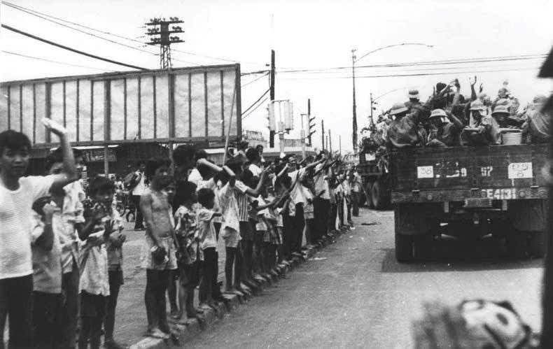 Tiếp nhận bức ảnh lịch sử 'Xe tăng tiến vào Dinh Độc Lập trưa ngày 30/4/1975'- Ảnh 6. Tiếp nhận bức ảnh lịch sử 'Xe tăng tiến vào Dinh Độc Lập trưa ngày 30/4/1975'- Ảnh 6.