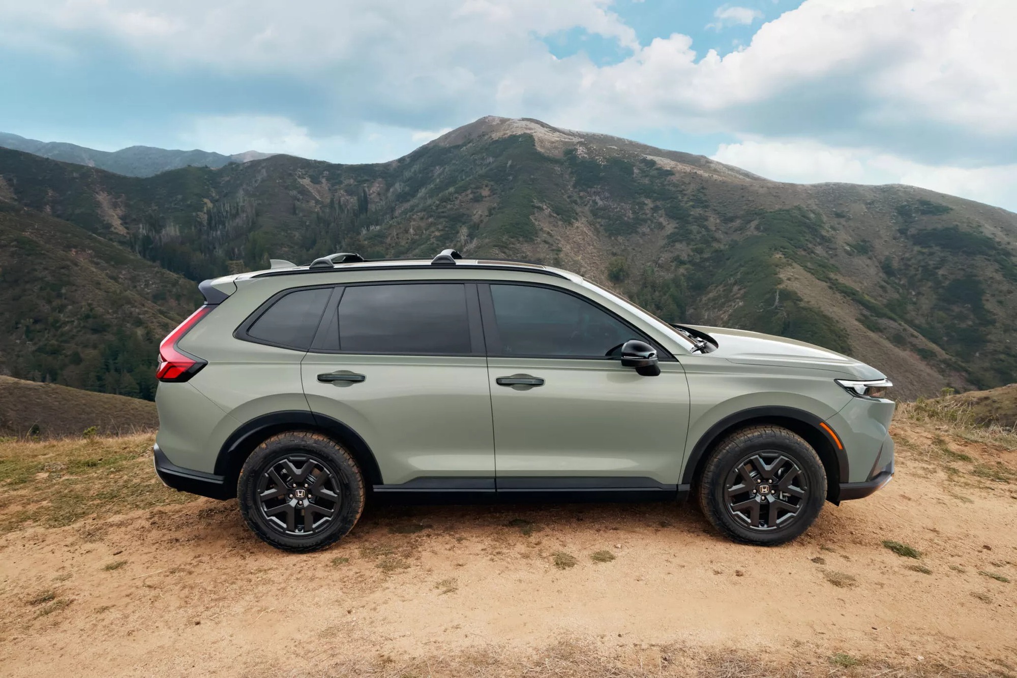 Honda CR-V 2025 ra mắt: Thêm bản offroad 204hp, ngay từ bản base đã có màn 9inch và 1 option rất quen thuộc- Ảnh 6. Honda CR-V 2025 ra mắt: Thêm bản offroad 204hp, ngay từ bản base đã có màn 9inch và 1 option rất quen thuộc- Ảnh 6.