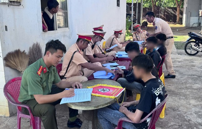 Đắk Nông chặn đứng nhóm ‘quái xế tuổi teen’ tụ tập đua xe trái phép- Ảnh 1. Đắk Nông chặn đứng nhóm ‘quái xế tuổi teen’ tụ tập đua xe trái phép- Ảnh 1.