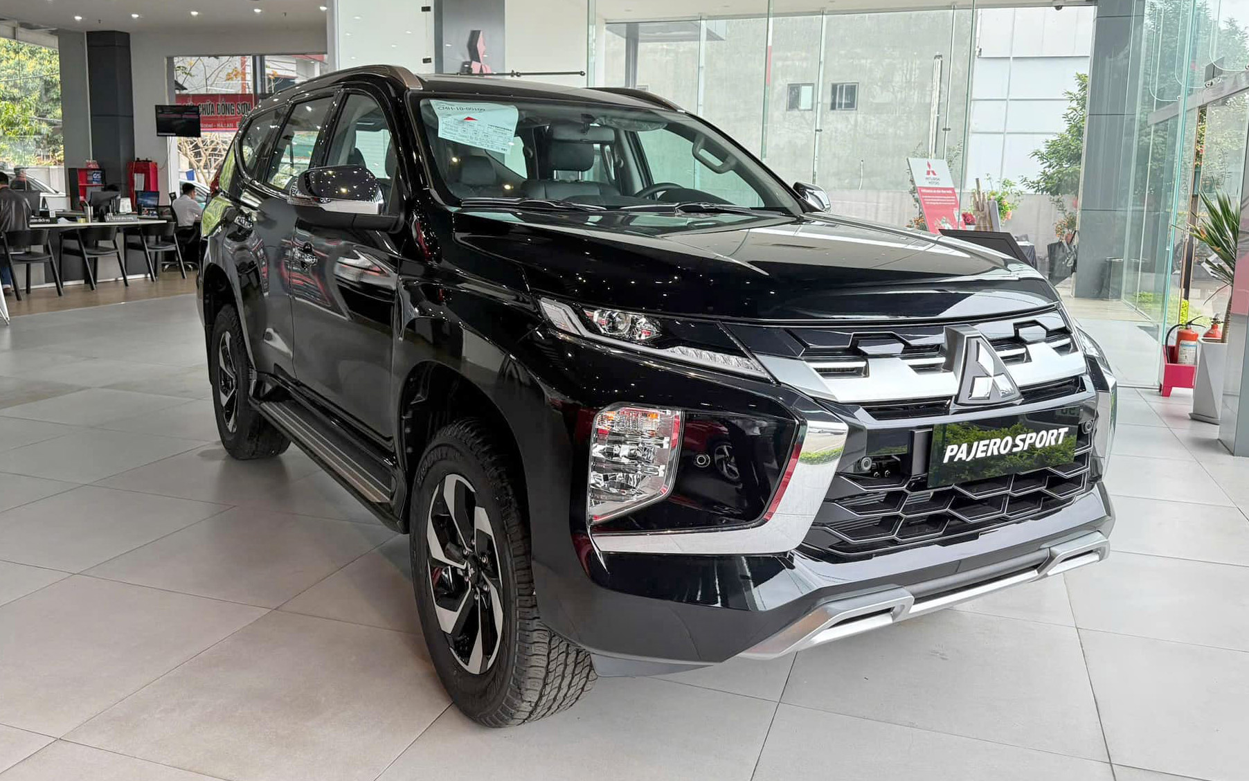 Mitsubishi Pajero Sport 2025 giảm giá còn 1,13 tỷ đồng, đại lý bù thêm nhiều ‘option’ khuyết thiếu cạnh tranh Everest- Ảnh 2. Mitsubishi Pajero Sport 2025 giảm giá còn 1,13 tỷ đồng, đại lý bù thêm nhiều ‘option’ khuyết thiếu cạnh tranh Everest- Ảnh 2.
