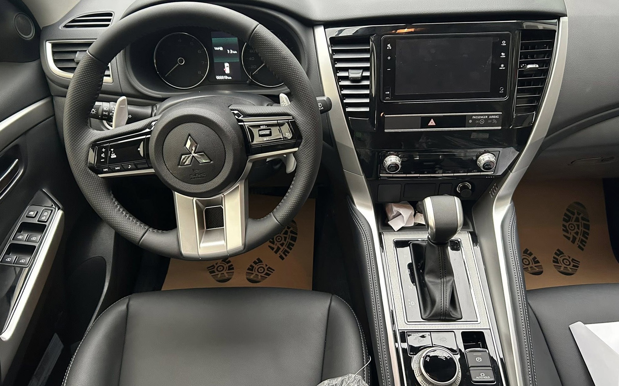 Mitsubishi Pajero Sport 2025 giảm giá còn 1,13 tỷ đồng, đại lý bù thêm nhiều ‘option’ khuyết thiếu cạnh tranh Everest- Ảnh 9.