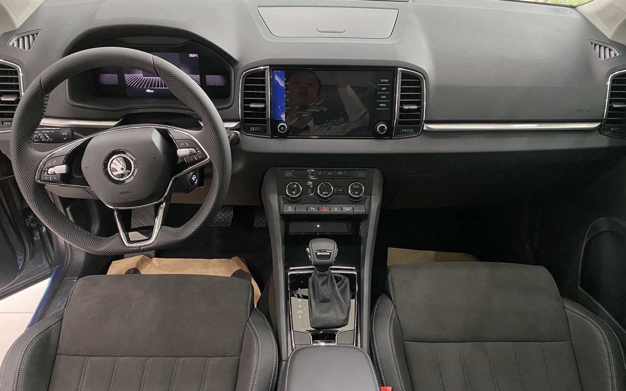 Skoda Karoq giảm giá kỷ lục còn 749 đồng triệu tại đại lý, rẻ hơn Yaris Cross, người mua phải đánh đổi một điều- Ảnh 6.