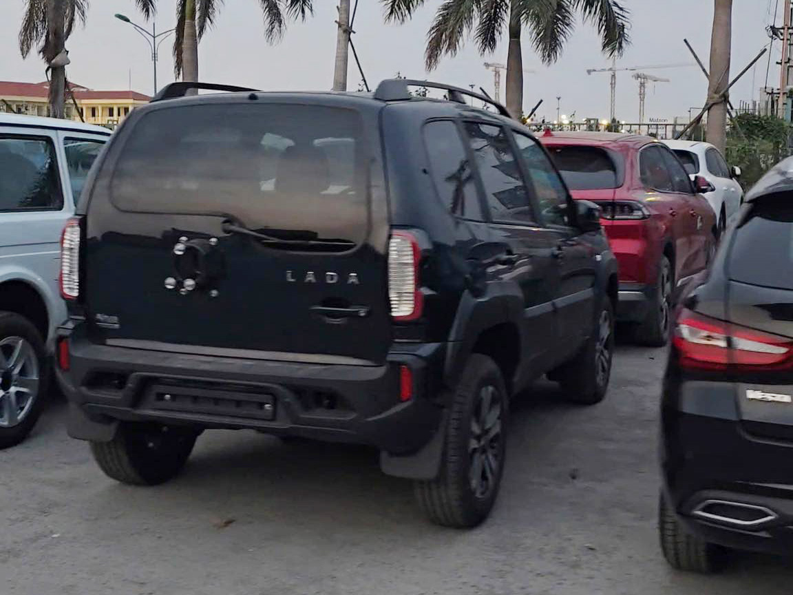 Ảnh thực tế lô ô tô Nga giá dự kiến từ 360 triệu đồng đã về Việt Nam: Có SUV kiểu Jimny, sedan cùng cỡ Attrage- Ảnh 9. Ảnh thực tế lô ô tô Nga giá dự kiến từ 360 triệu đồng đã về Việt Nam: Có SUV kiểu Jimny, sedan cùng cỡ Attrage- Ảnh 9.