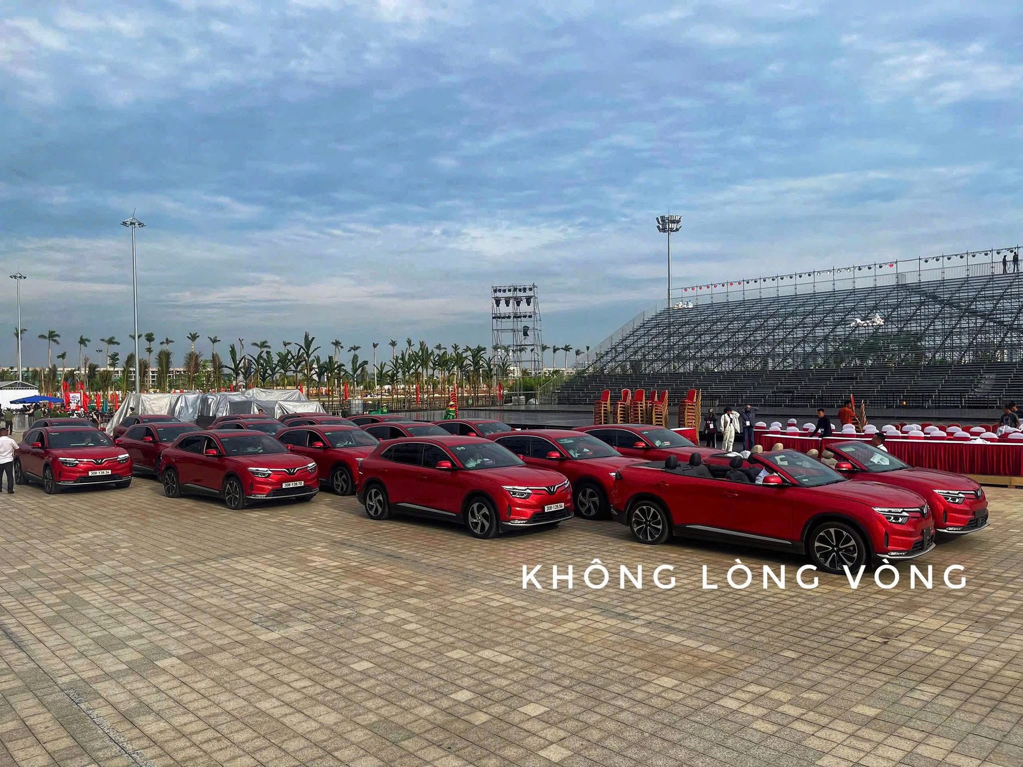 Cơ hội xem tận mắt bộ đôi VinFast VF 8 mui trần tại Hải Phòng: Thiết kế như xe thương mại, có 2 phiên bản- Ảnh 2. Cơ hội xem tận mắt bộ đôi VinFast VF 8 mui trần tại Hải Phòng: Thiết kế như xe thương mại, có 2 phiên bản- Ảnh 2.