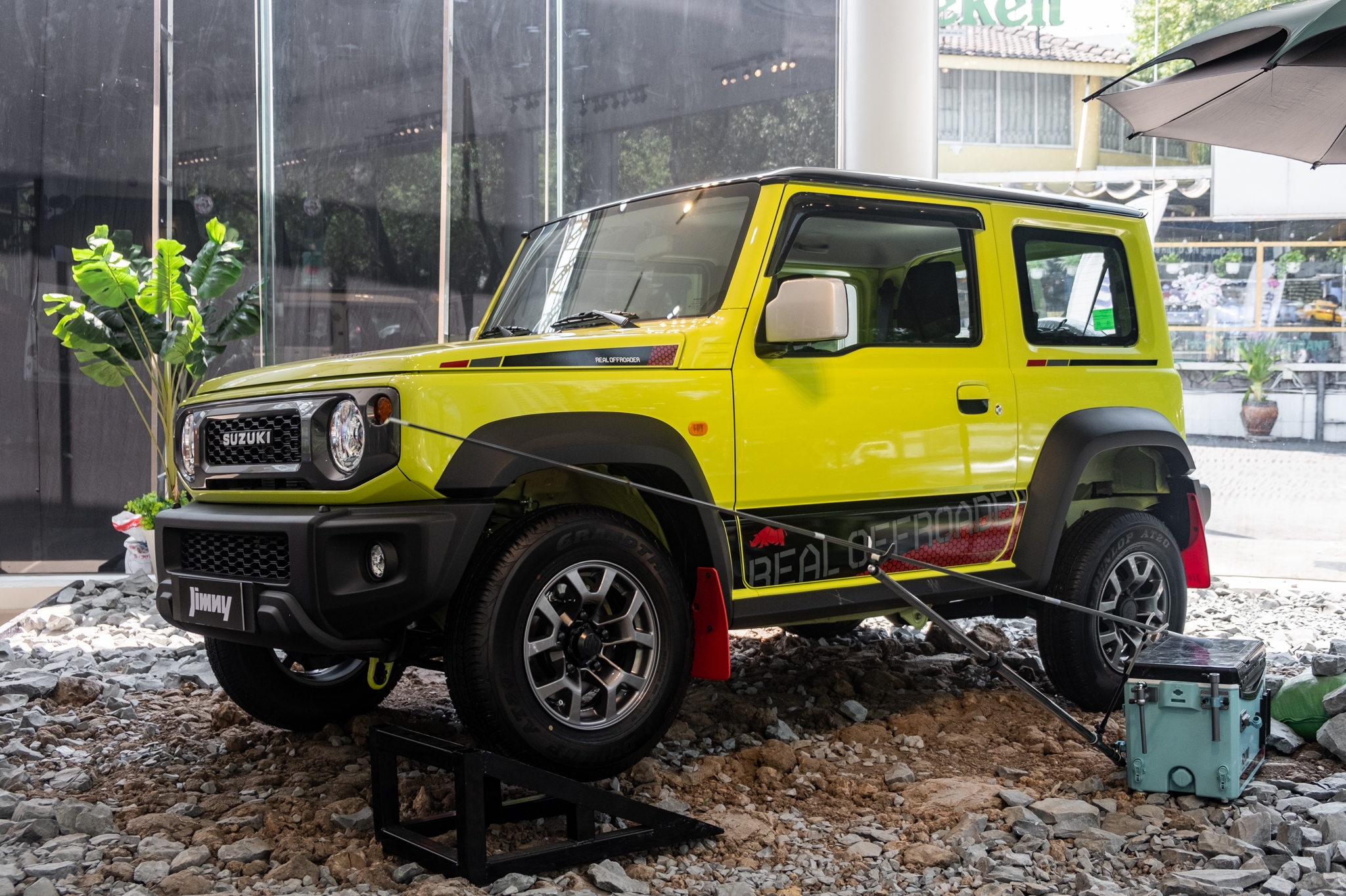 Bóc 4 xe Lada của Nga sắp vào Việt Nam: Granta đấu Attrage, Vesta cạnh tranh Vios, Niva và Niva Travel đối đầu Jimny bằng giá 'sốc', nhưng thiết kế, trang bị thì như đồ cổ- Ảnh 7.