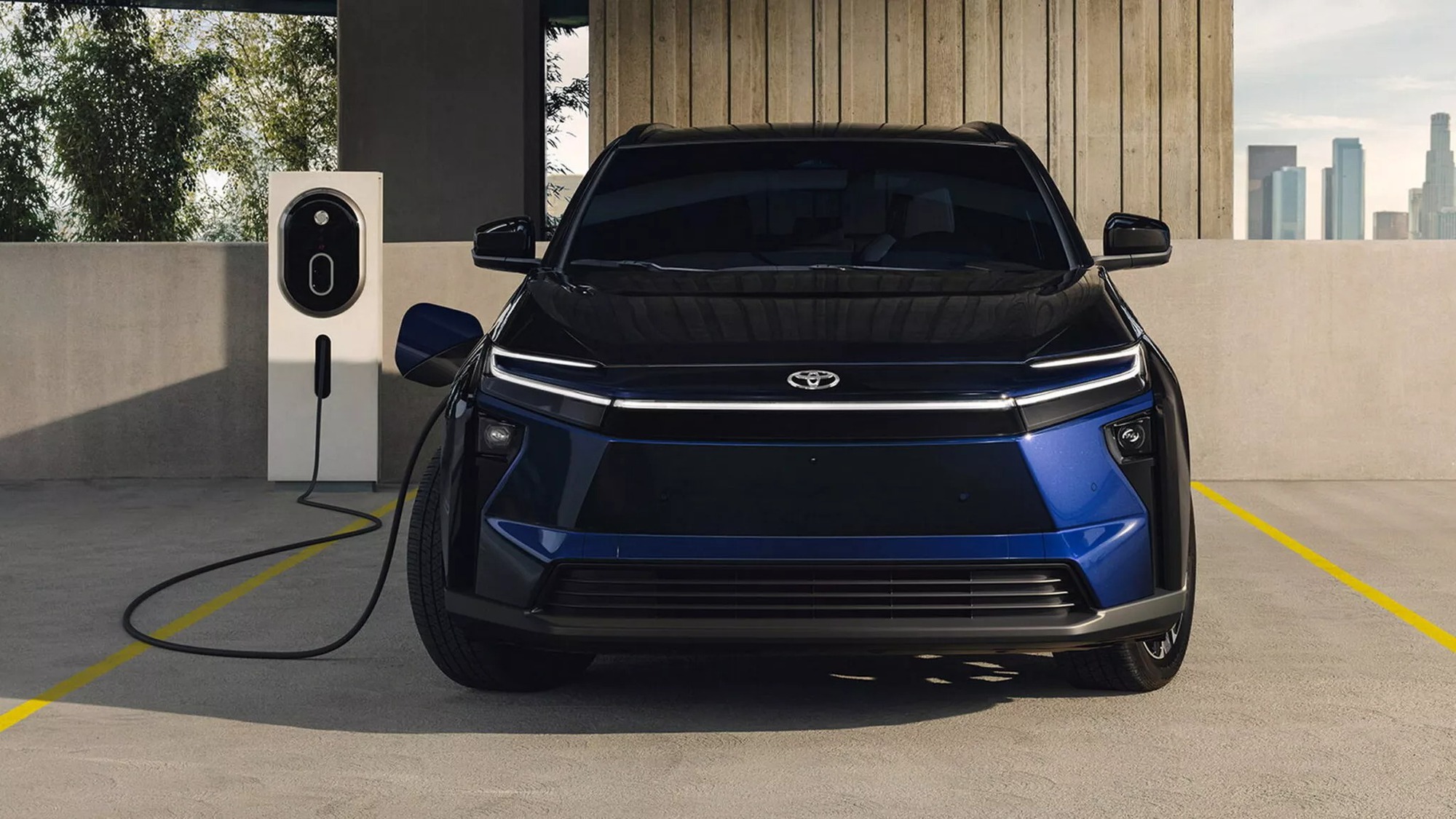 SUV điện Toyota từng về Việt Nam được nâng cấp: Đổi tên, tinh chỉnh thiết kế, mạnh tới 338 mã lực, 505km/sạc- Ảnh 6. SUV điện Toyota từng về Việt Nam được nâng cấp: Đổi tên, tinh chỉnh thiết kế, mạnh tới 338 mã lực, 505km/sạc- Ảnh 6.
