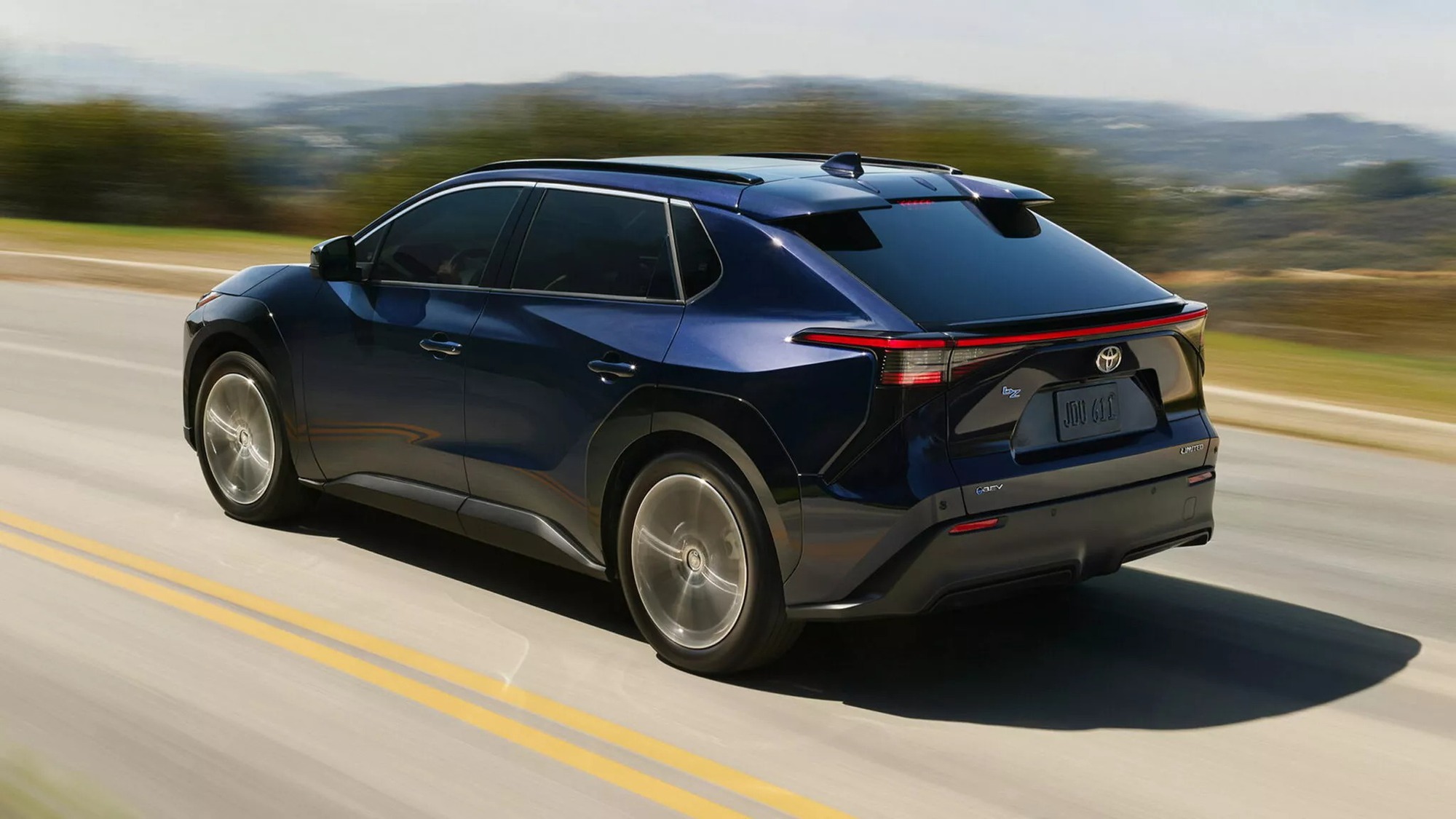 SUV điện Toyota từng về Việt Nam được nâng cấp: Đổi tên, tinh chỉnh thiết kế, mạnh tới 338 mã lực, 505km/sạc- Ảnh 7. SUV điện Toyota từng về Việt Nam được nâng cấp: Đổi tên, tinh chỉnh thiết kế, mạnh tới 338 mã lực, 505km/sạc- Ảnh 7.