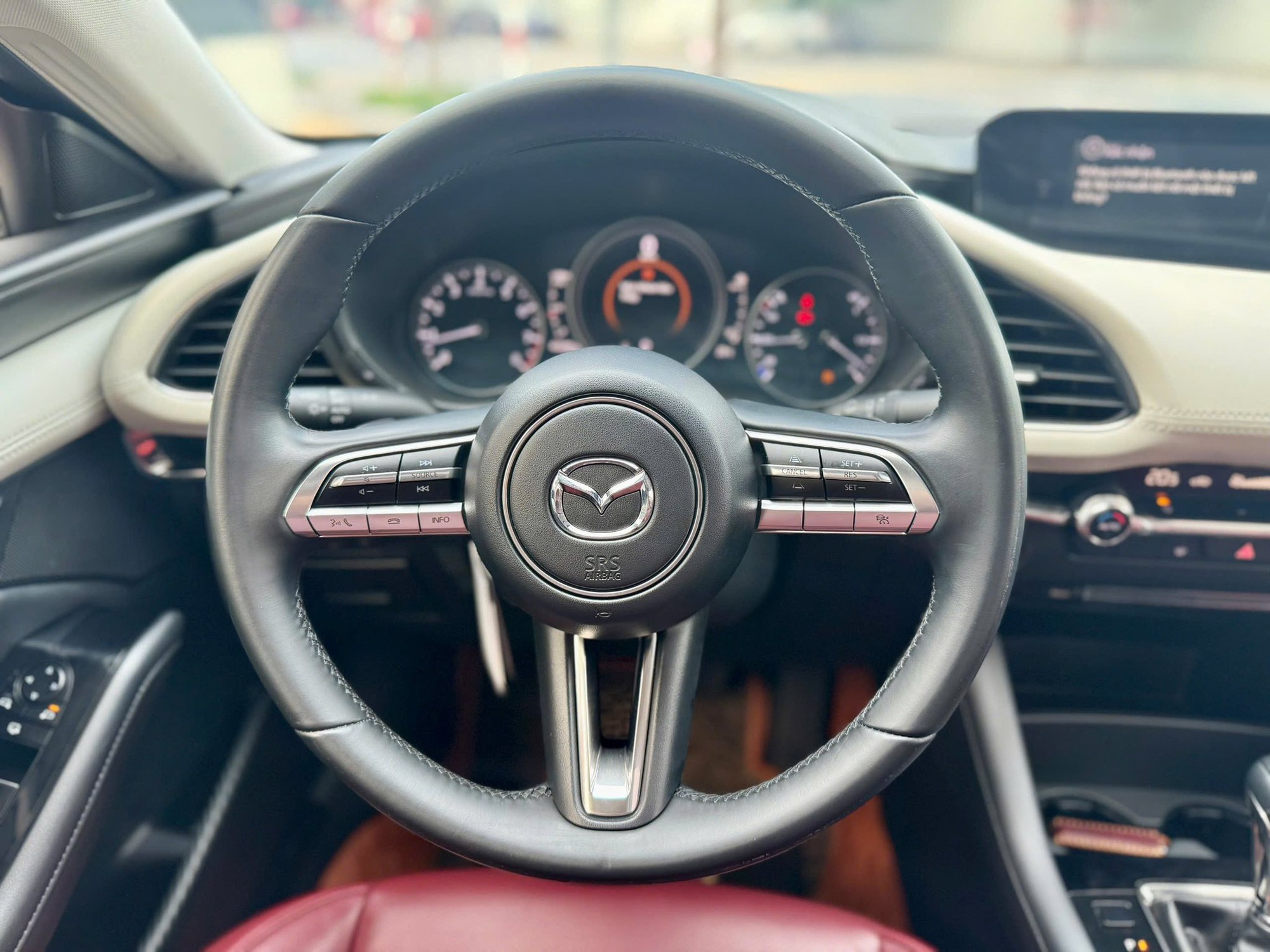 Mazda3 2020 rao bán gần 600 triệu: Gần đắt nhất thị trường, khó “đụng hàng”, chỉ có 40 chiếc toàn Việt Nam- Ảnh 9. Mazda3 2020 rao bán gần 600 triệu: Gần đắt nhất thị trường, khó “đụng hàng”, chỉ có 40 chiếc toàn Việt Nam- Ảnh 9.