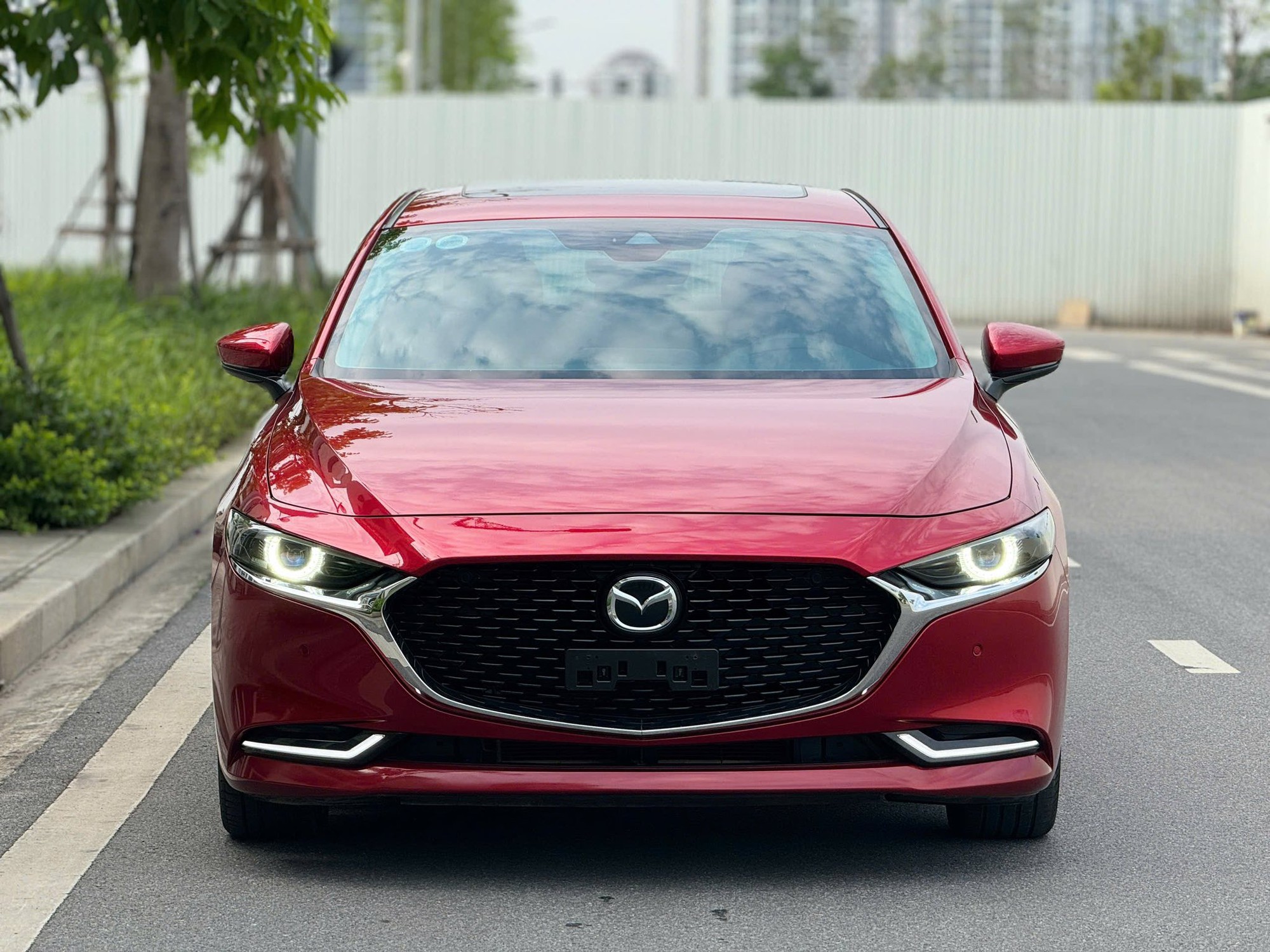 Mazda3 2020 rao bán gần 600 triệu: Gần đắt nhất thị trường, khó “đụng hàng”, chỉ có 40 chiếc toàn Việt Nam- Ảnh 3. Mazda3 2020 rao bán gần 600 triệu: Gần đắt nhất thị trường, khó “đụng hàng”, chỉ có 40 chiếc toàn Việt Nam- Ảnh 3.