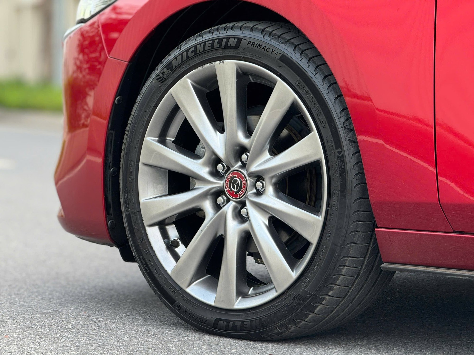 Mazda3 2020 rao bán gần 600 triệu: Gần đắt nhất thị trường, khó “đụng hàng”, chỉ có 40 chiếc toàn Việt Nam- Ảnh 6. Mazda3 2020 rao bán gần 600 triệu: Gần đắt nhất thị trường, khó “đụng hàng”, chỉ có 40 chiếc toàn Việt Nam- Ảnh 6.