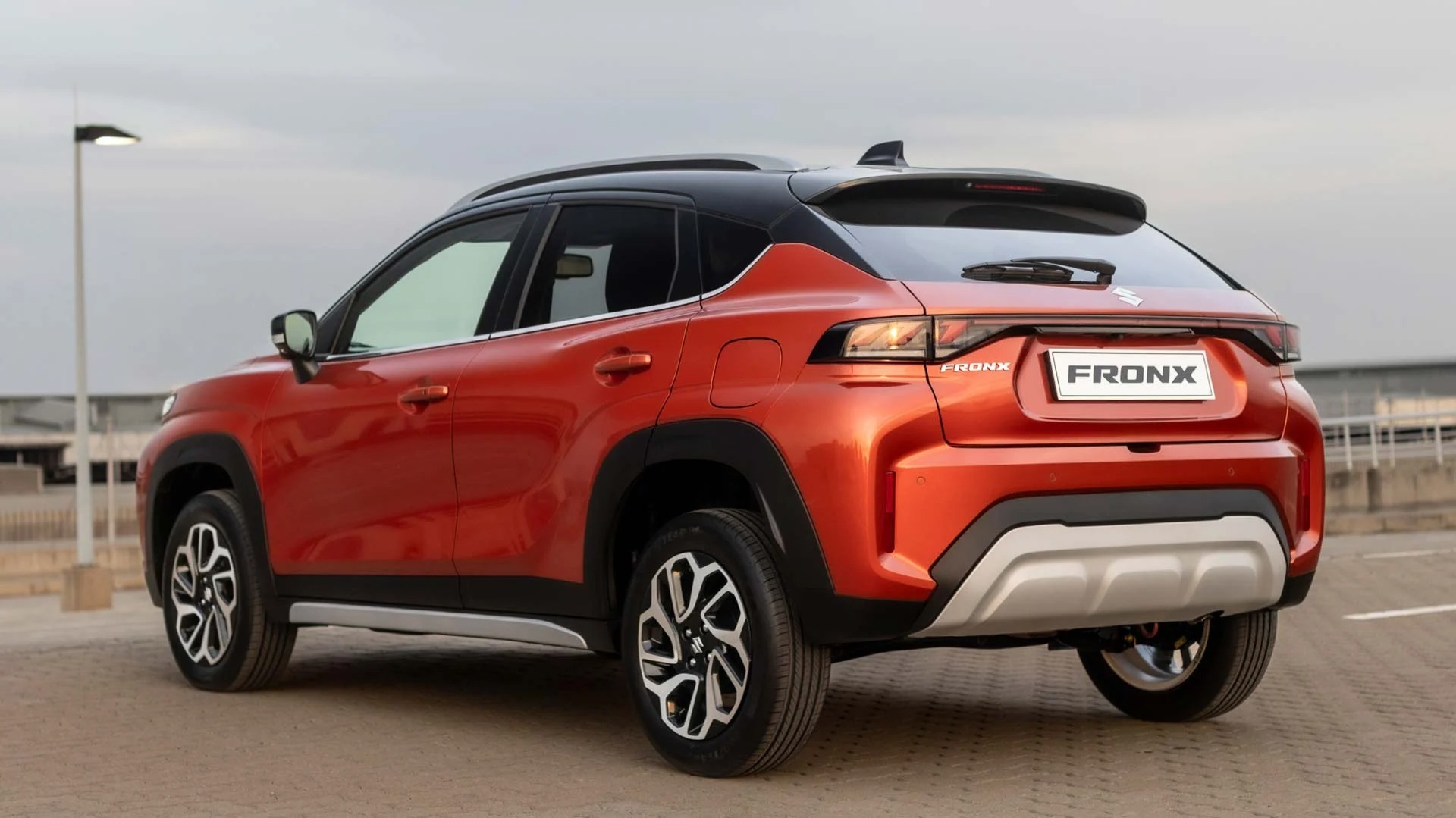 Muốn biết Suzuki Fronx sắp bán tại Việt Nam an toàn thế nào thì tham khảo bài test này: ADAS nhạy nhưng đèn có điểm chưa ổn khi đi đêm- Ảnh 5. Muốn biết Suzuki Fronx sắp bán tại Việt Nam an toàn thế nào thì tham khảo bài test này: ADAS nhạy nhưng đèn có điểm chưa ổn khi đi đêm- Ảnh 5.