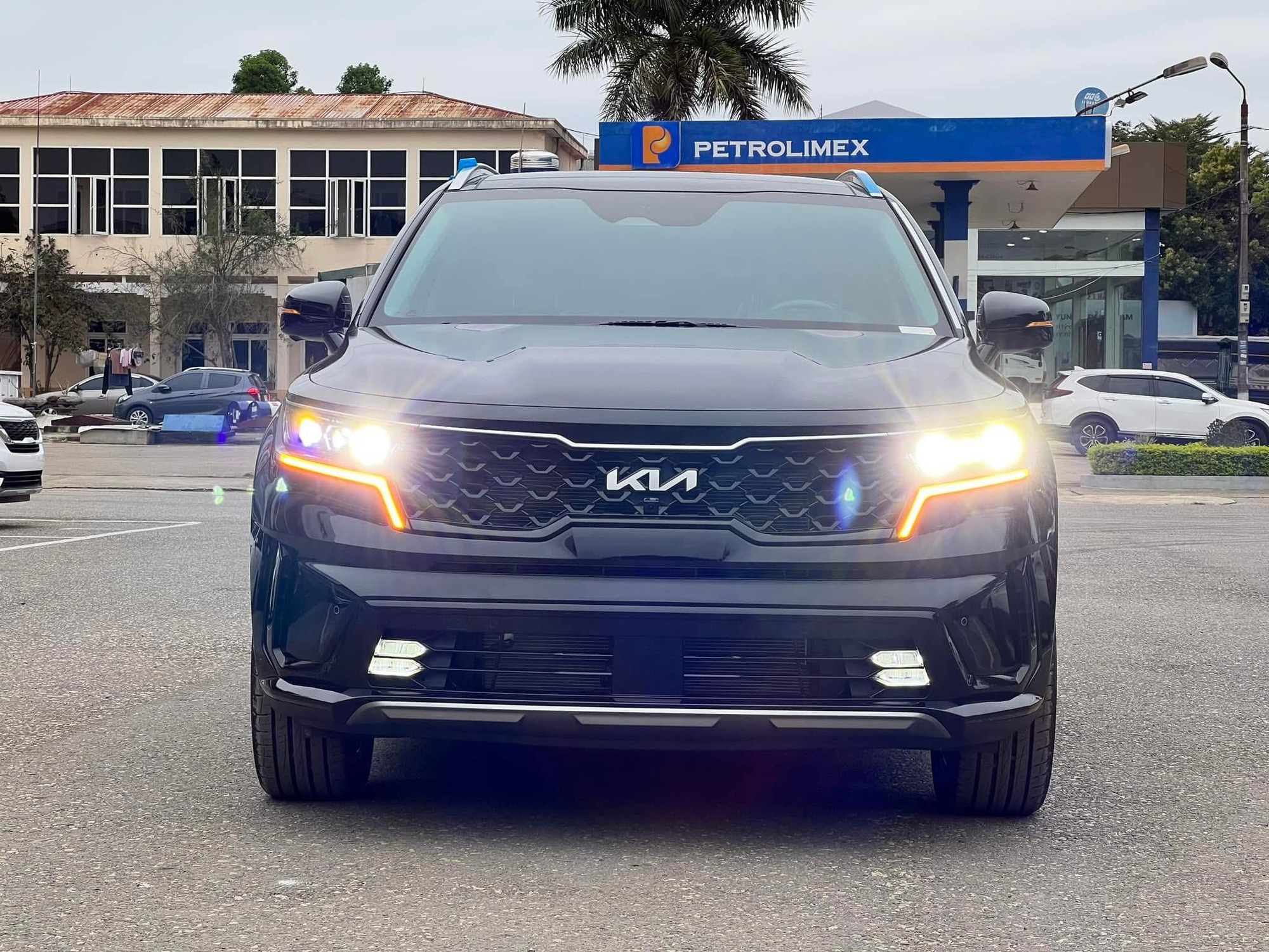 Giá Kia Sorento lần đầu giảm dưới mốc 900 triệu tại đại lý: Rẻ nhất phân khúc, ngang CX-5 bản tầm trung, dọn kho chờ bản mới sắp ra mắt- Ảnh 5. Giá Kia Sorento lần đầu giảm dưới mốc 900 triệu tại đại lý: Rẻ nhất phân khúc, ngang CX-5 bản tầm trung, dọn kho chờ bản mới sắp ra mắt- Ảnh 5.