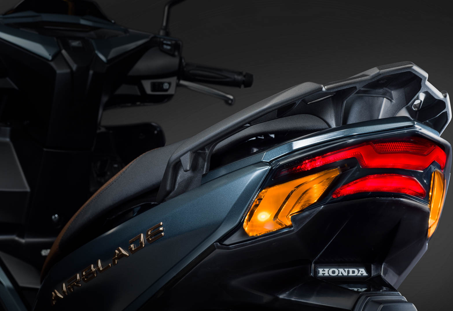Xe tay ga Honda đang có giá quá tốt: Hai mẫu bền đẹp, tiết kiệm xăng được giảm giá mạnh- Ảnh 4. Xe tay ga Honda đang có giá quá tốt: Hai mẫu bền đẹp, tiết kiệm xăng được giảm giá mạnh- Ảnh 4.