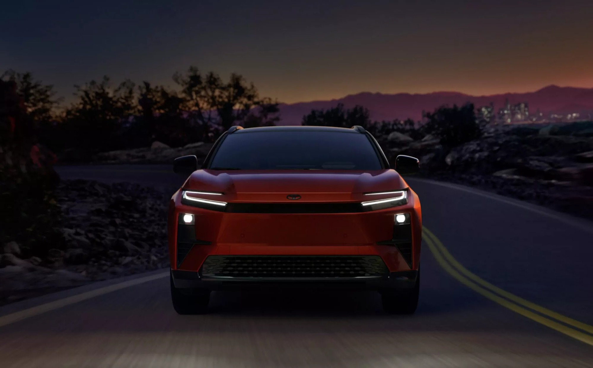 Toyota C-HR - SUV ‘chơi’ từng về Việt Nam có thêm bản điện, chạy 467km/sạc- Ảnh 4. Toyota C-HR - SUV ‘chơi’ từng về Việt Nam có thêm bản điện, chạy 467km/sạc- Ảnh 4.