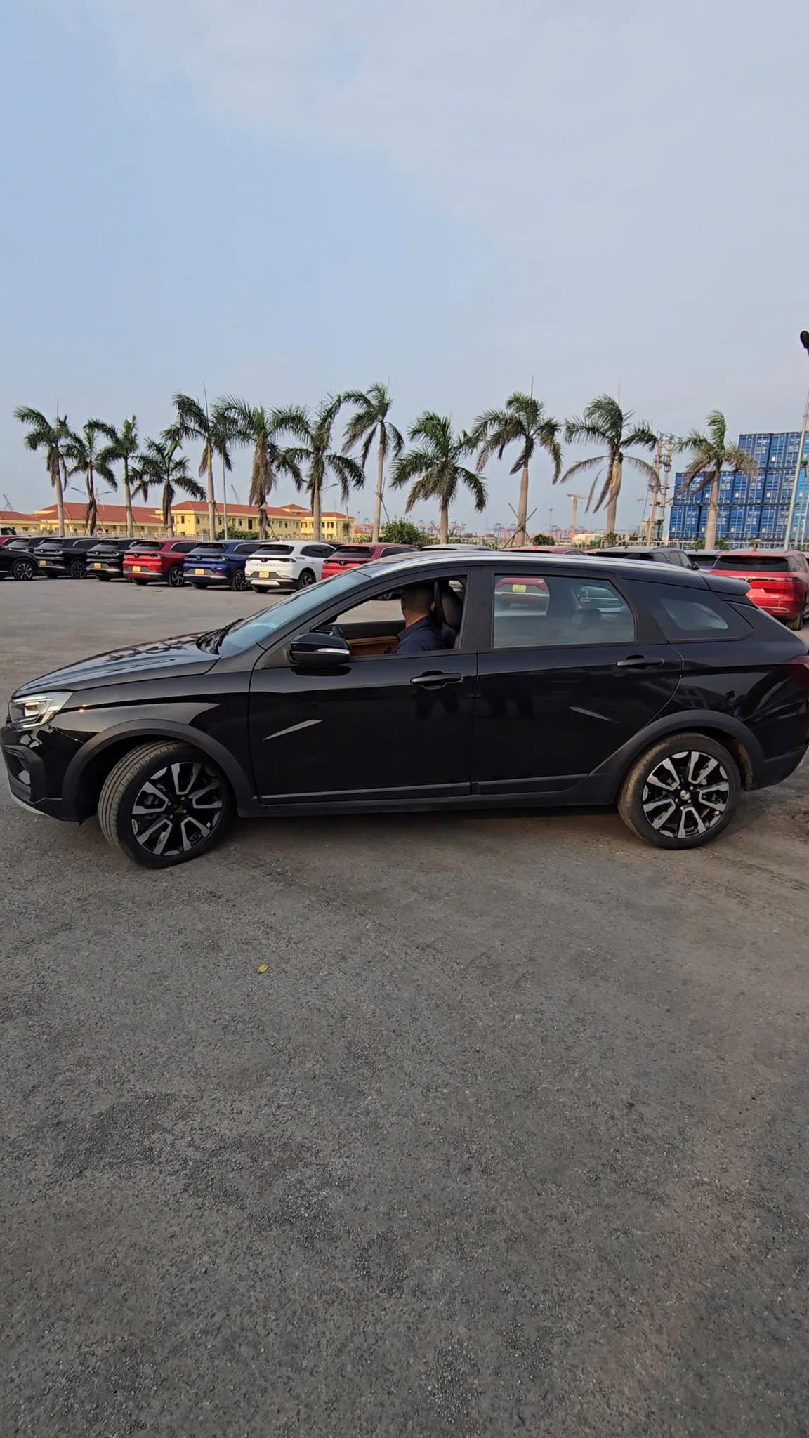 Lada của Nga có 'vua' doanh số 8 năm liên tiếp, bán 200.000 xe/năm: Đã đến Việt Nam, Vios, Accent lo sợ?- Ảnh 1. Lada của Nga có 'vua' doanh số 8 năm liên tiếp, bán 200.000 xe/năm: Đã đến Việt Nam, Vios, Accent lo sợ?- Ảnh 1.