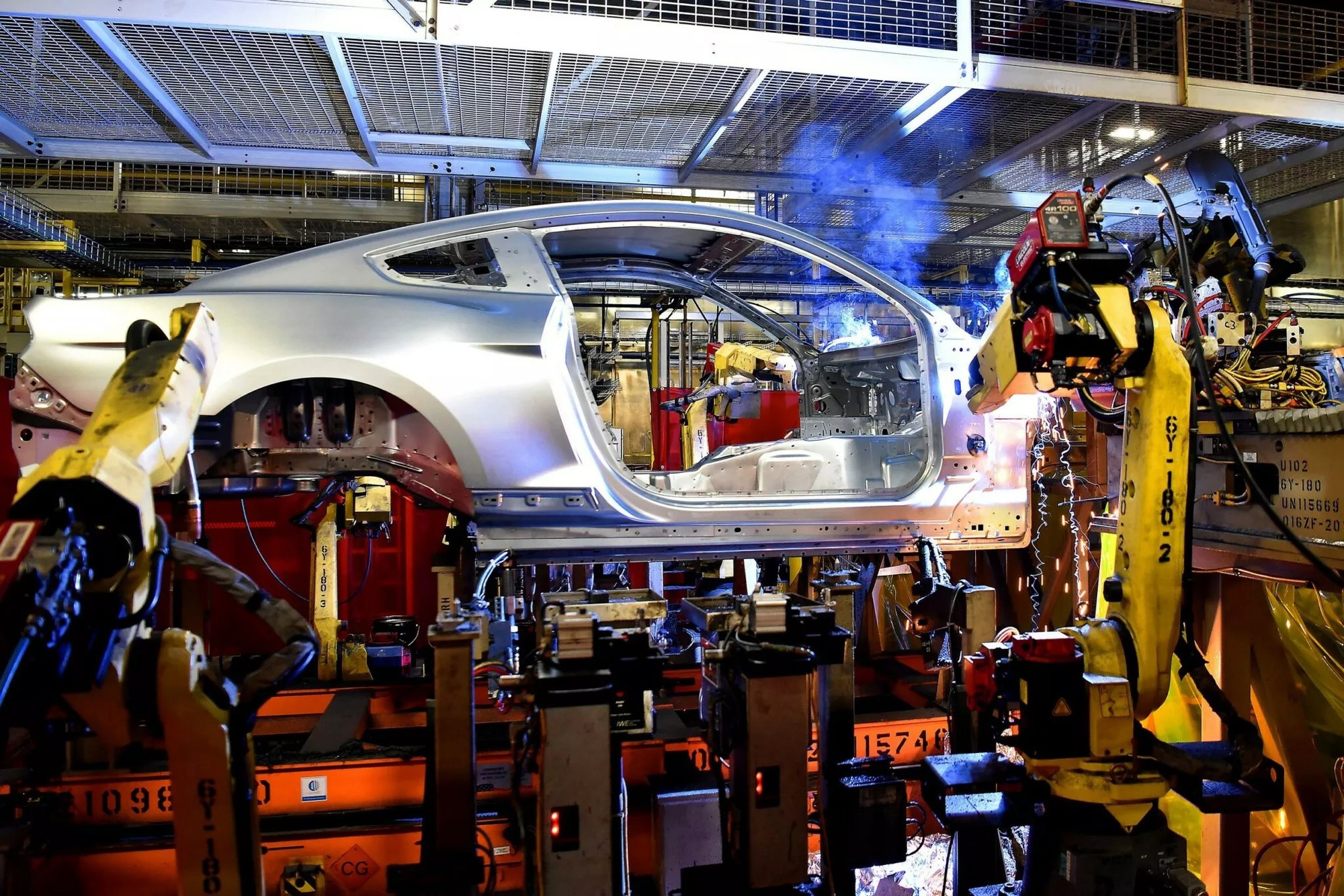 Công nhân Ford bị bắt... vì trộm phụ tùng Ranger và nhiều mẫu xe khác đi bán- Ảnh 2. Công nhân Ford bị bắt... vì trộm phụ tùng Ranger và nhiều mẫu xe khác đi bán- Ảnh 2.