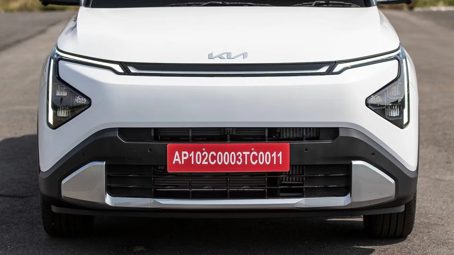 Ảnh thực tế Kia Carens Clavis vừa ra mắt: Có phanh tay điện tử, đồng hồ tốc độ 12 inch và 20 tính năng ADAS cấp độ 2- Ảnh 3.