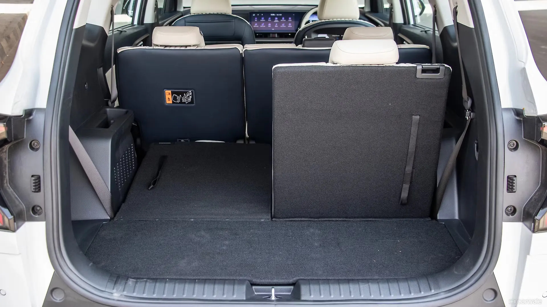 Ảnh thực tế Kia Carens Clavis vừa ra mắt: Có phanh tay điện tử, đồng hồ tốc độ 12 inch và 20 tính năng ADAS cấp độ 2- Ảnh 23. Ảnh thực tế Kia Carens Clavis vừa ra mắt: Có phanh tay điện tử, đồng hồ tốc độ 12 inch và 20 tính năng ADAS cấp độ 2- Ảnh 23.