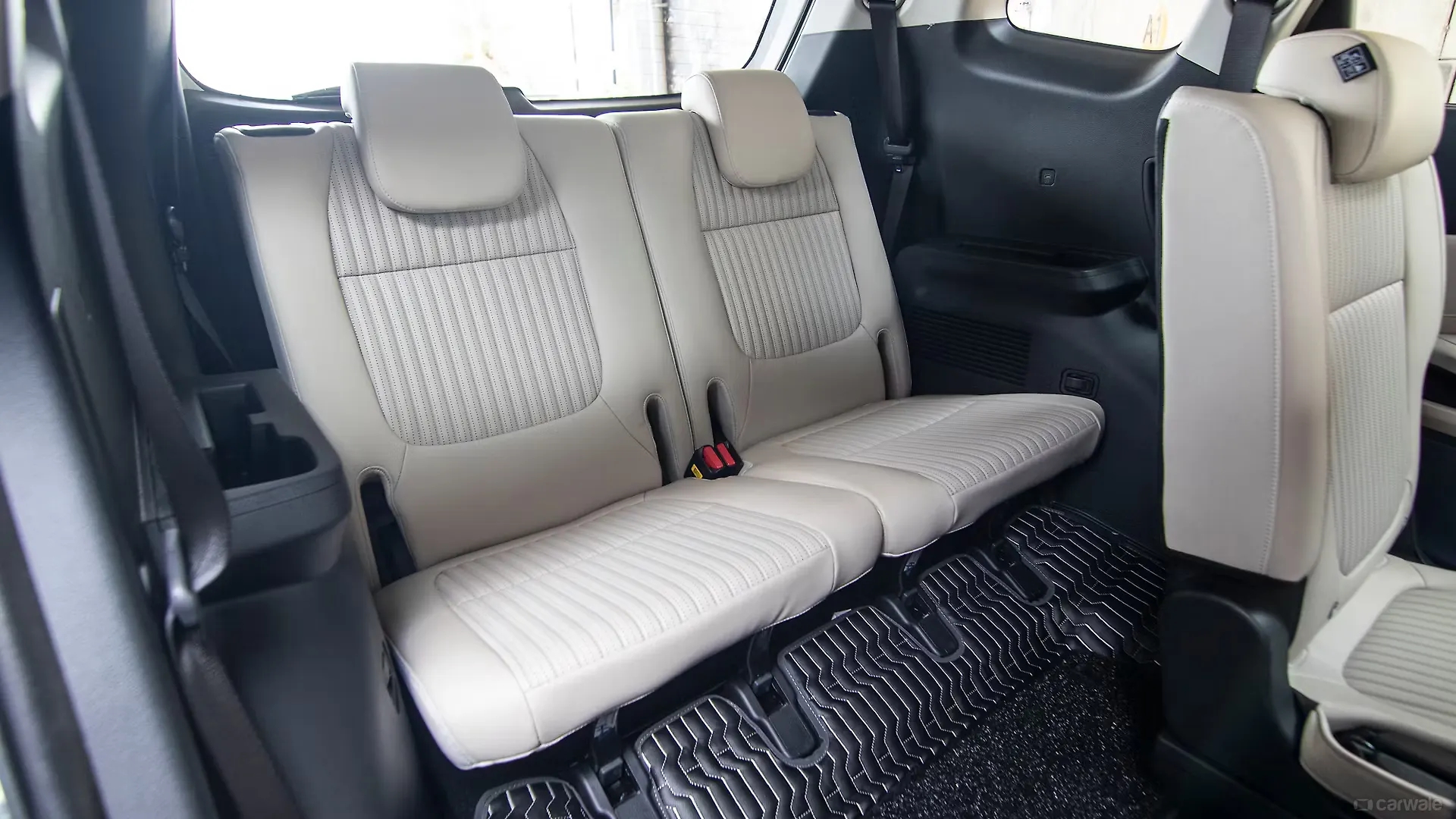 Ảnh thực tế Kia Carens Clavis vừa ra mắt: Có phanh tay điện tử, đồng hồ tốc độ 12 inch và 20 tính năng ADAS cấp độ 2- Ảnh 18.
