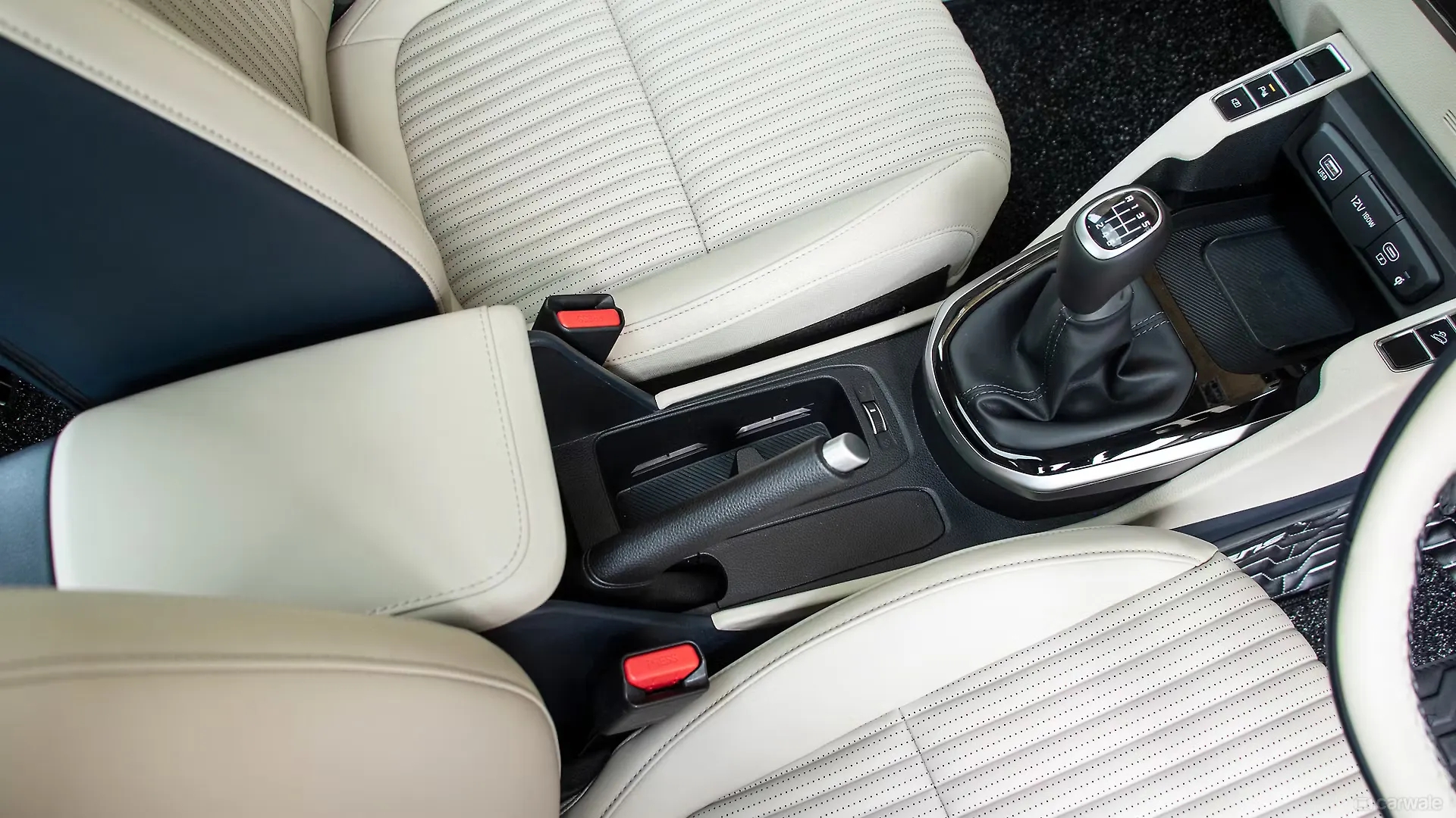 Ảnh thực tế Kia Carens Clavis vừa ra mắt: Có phanh tay điện tử, đồng hồ tốc độ 12 inch và 20 tính năng ADAS cấp độ 2- Ảnh 14. Ảnh thực tế Kia Carens Clavis vừa ra mắt: Có phanh tay điện tử, đồng hồ tốc độ 12 inch và 20 tính năng ADAS cấp độ 2- Ảnh 14.